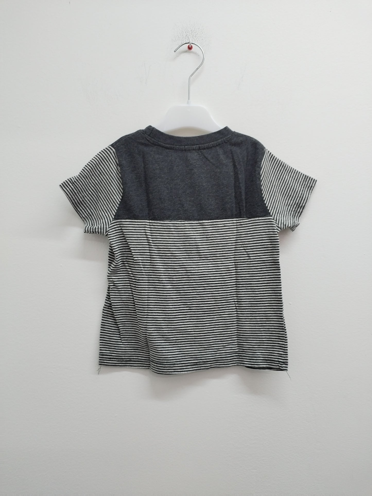 T-shirt Kiabi gris rayé Taille 5 Ans