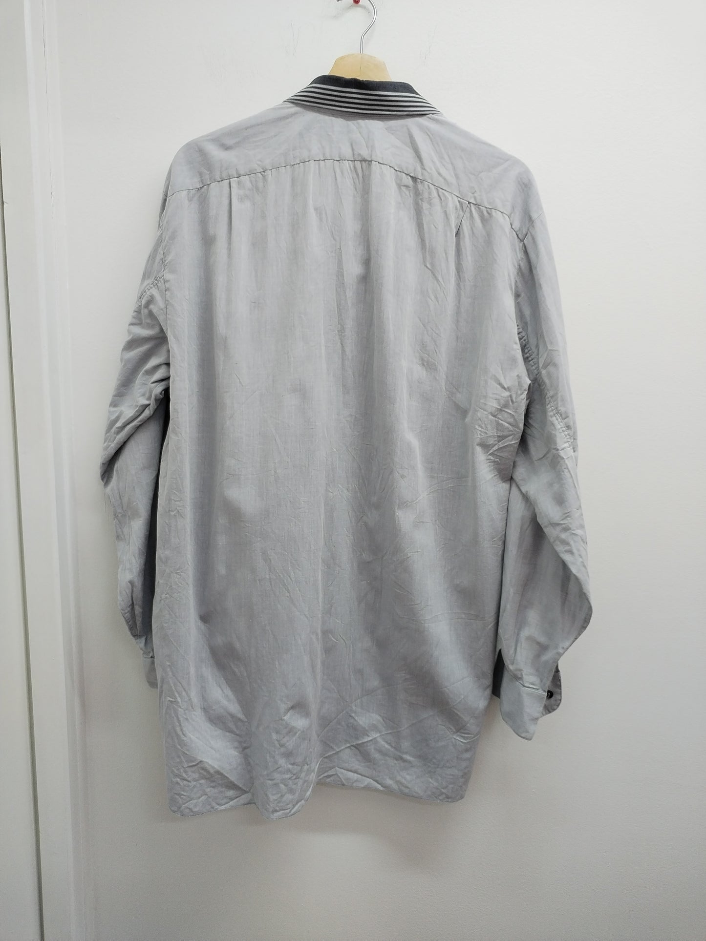 Chemise grise claire avec rayures Taille XL