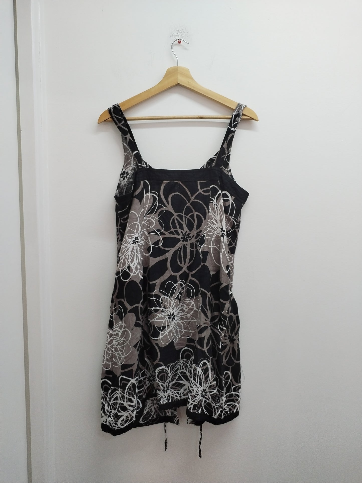 Robe à bretelles Patrice Bréal noire,beige et blanche à motifs Taille 42