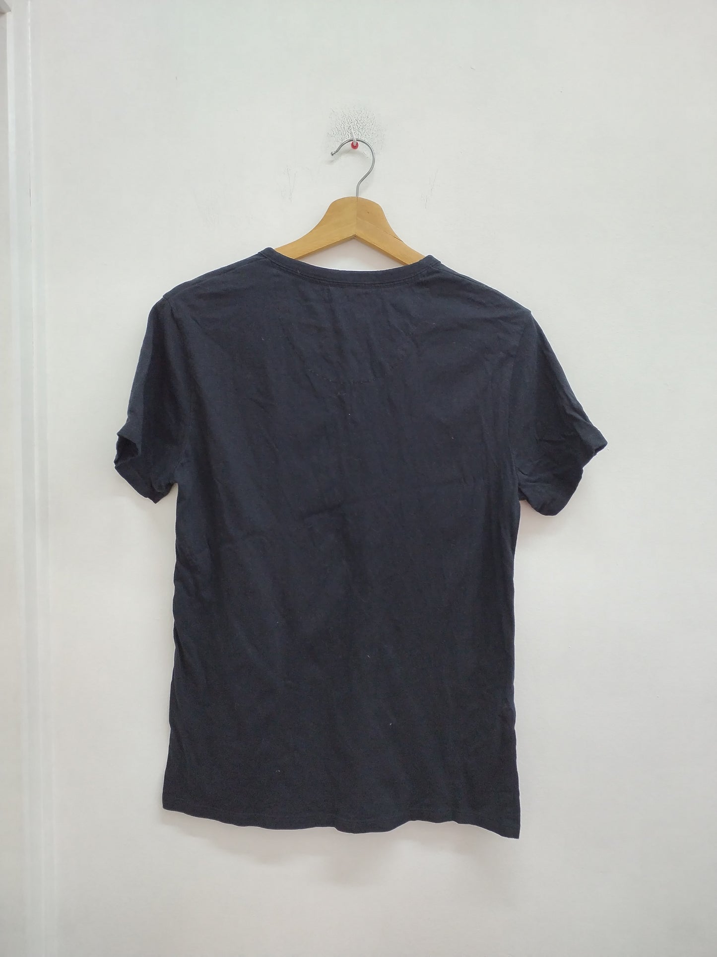 T-shirt Kiabi noir avec boutons Taille S