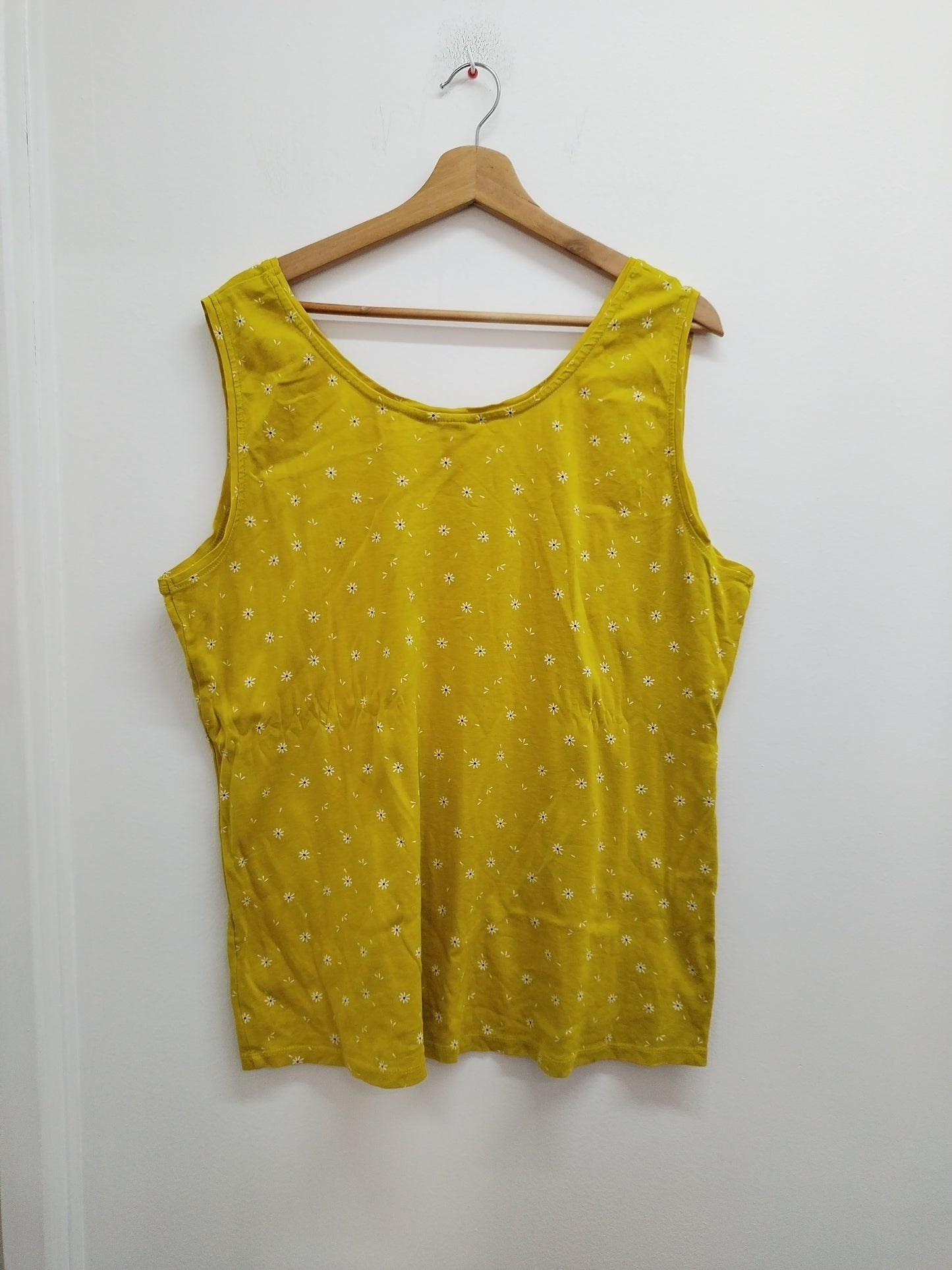Débardeur Kiabi jaune fleuri Taille 54/56