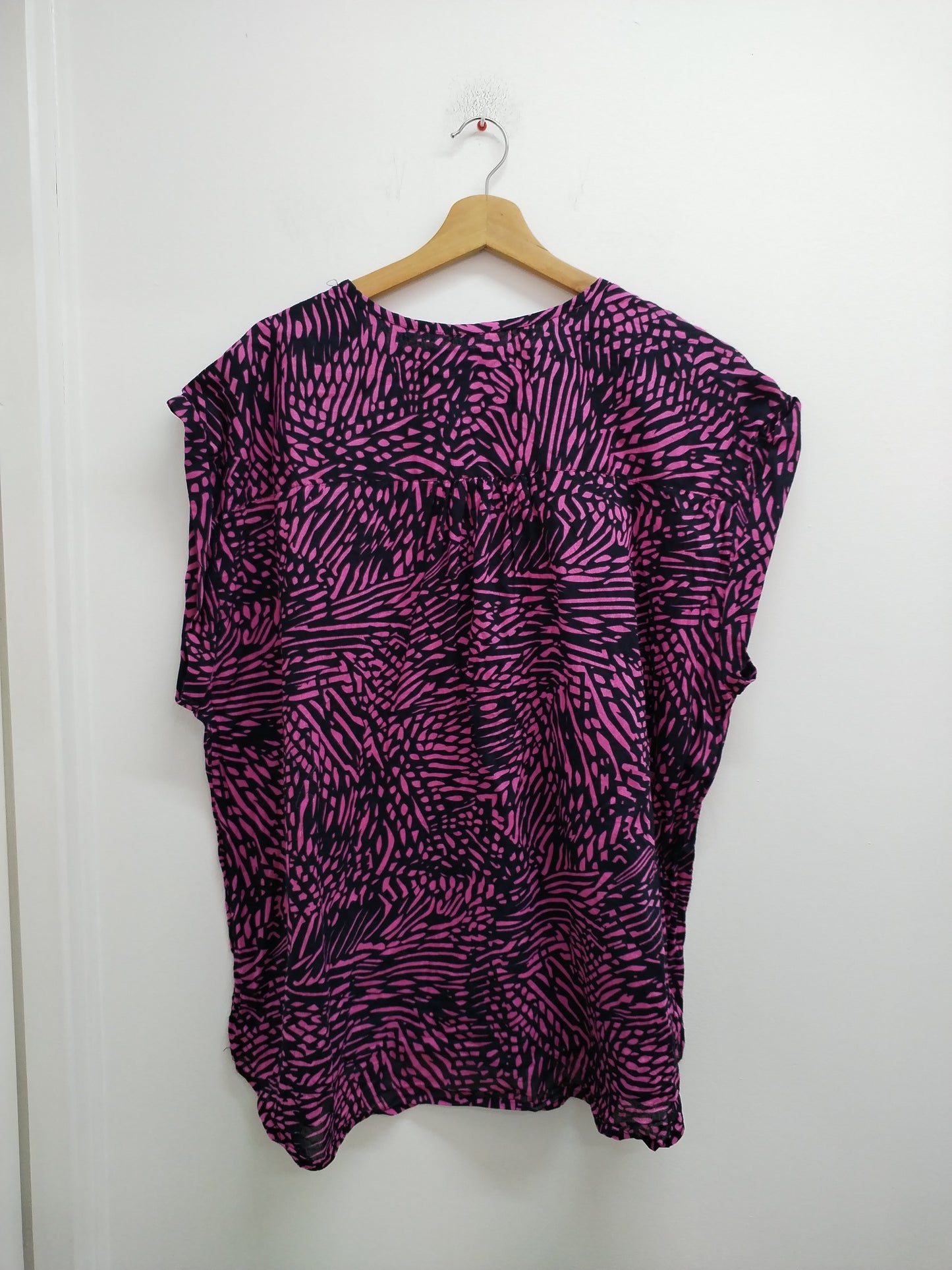 Tunique manches courtes Gémo imprimée noire et rose Taille 52