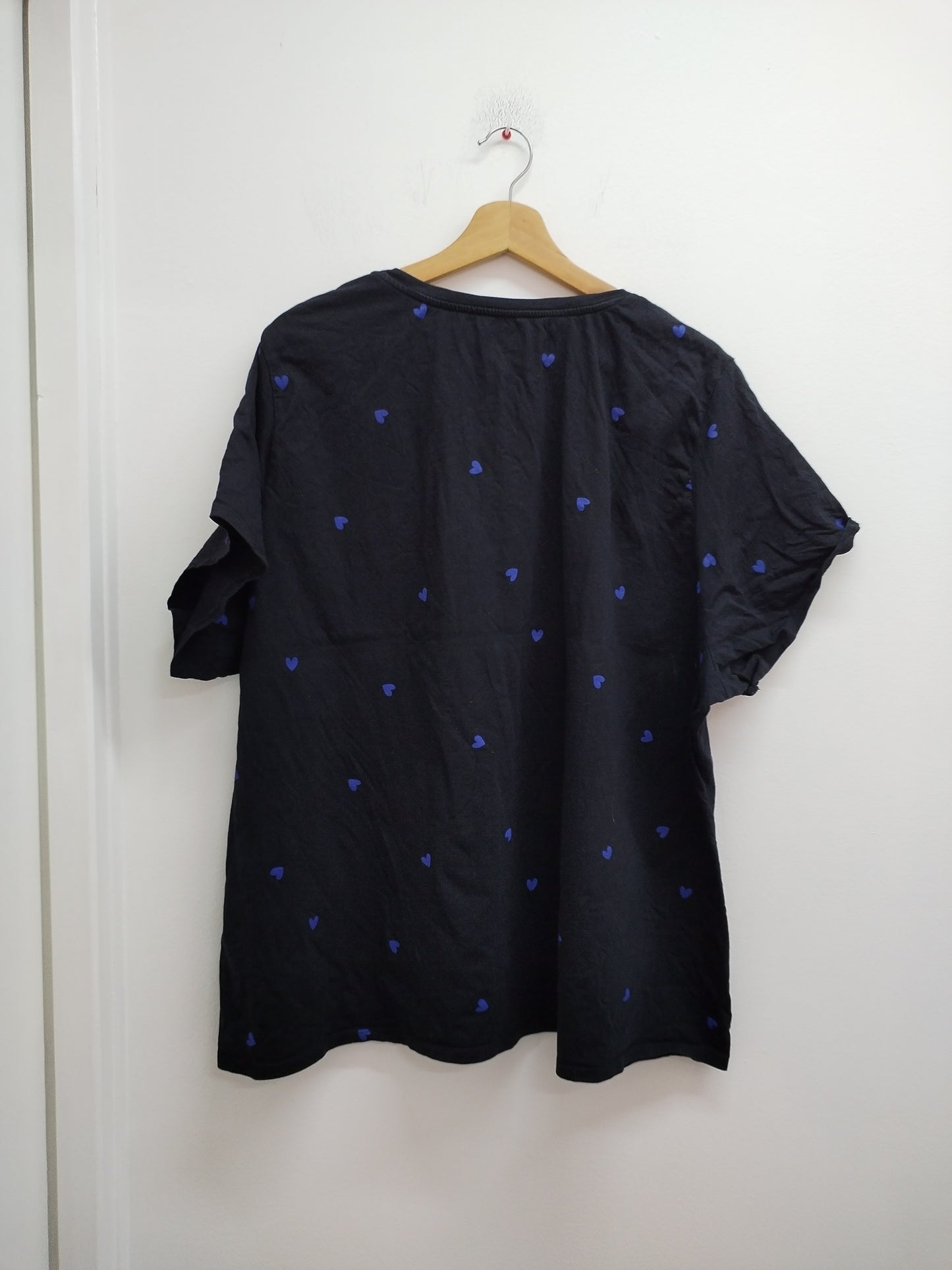 T-shirt Kiabi noir avec motifs cœurs bleus Taille 4XL