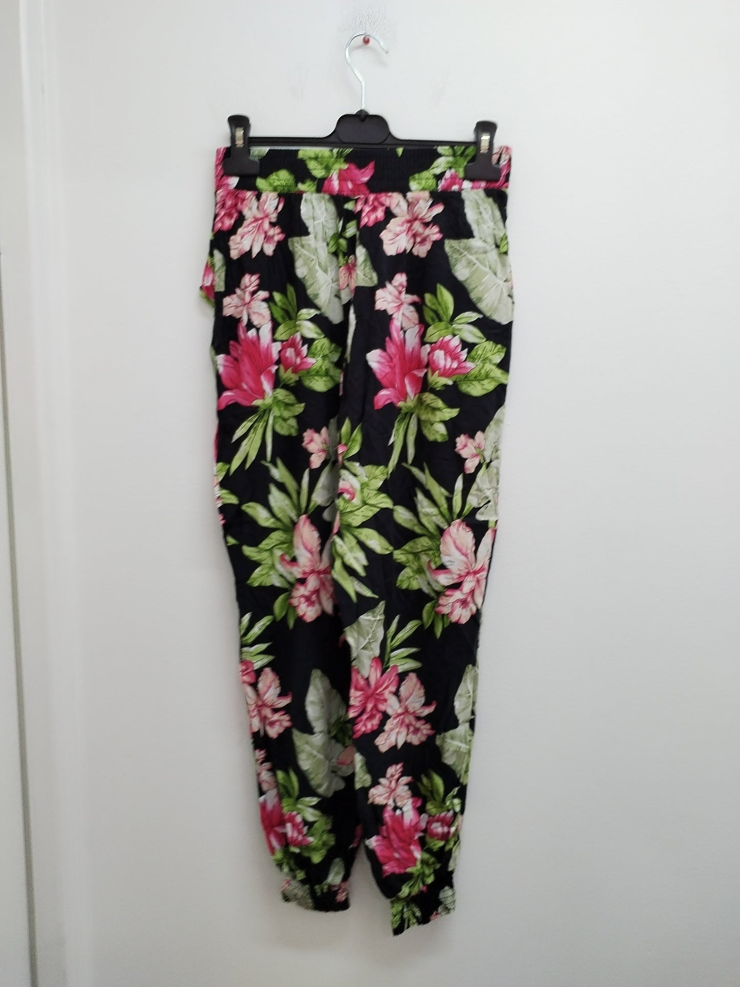Pantalon fluide noir fleuri Taille 38