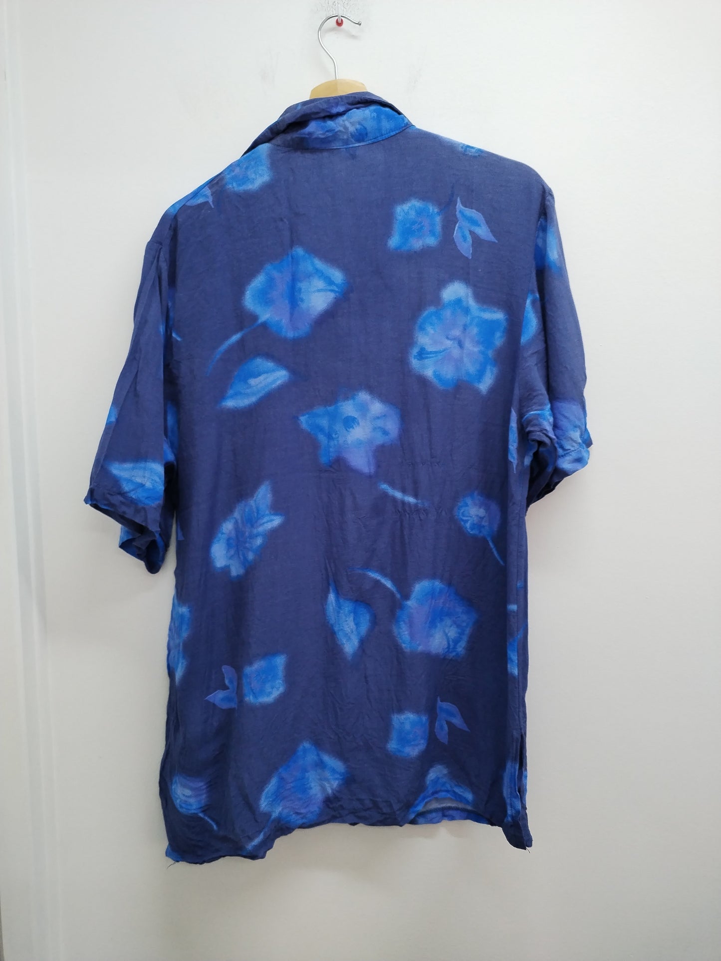 Chemise manches courtes Belles de Paris bleue fleurie Taille 46/48