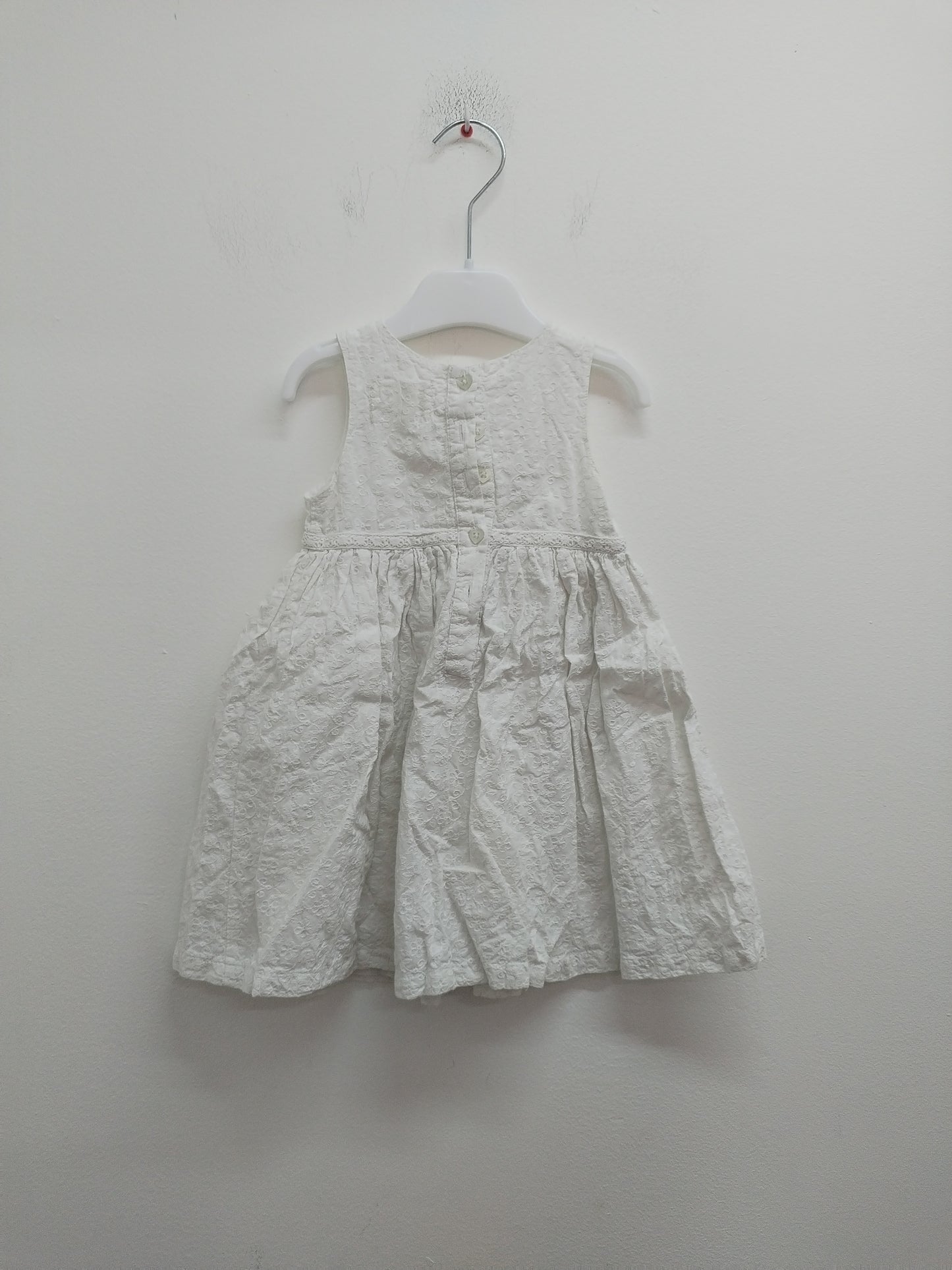 Robe sans manche Young Dimension blanche avec broderie Taille 9/12 Mois