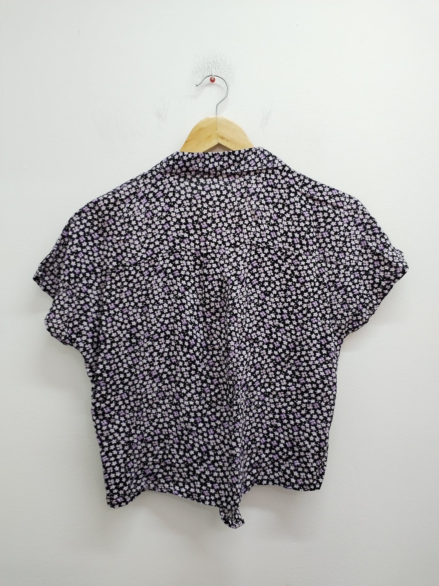 Chemise courtes à nouer manches courtes H&M noire fleurie Taille 13/14 Ans