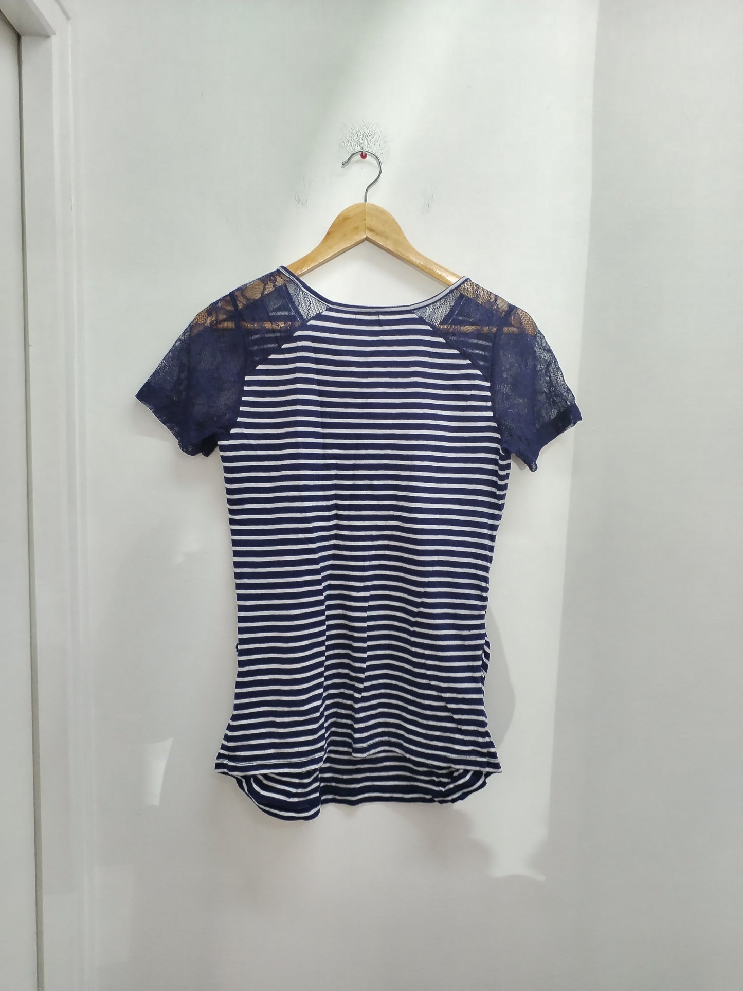 T-shirt Gémo maternité rayé marine et blanc avec dentelle Taille M