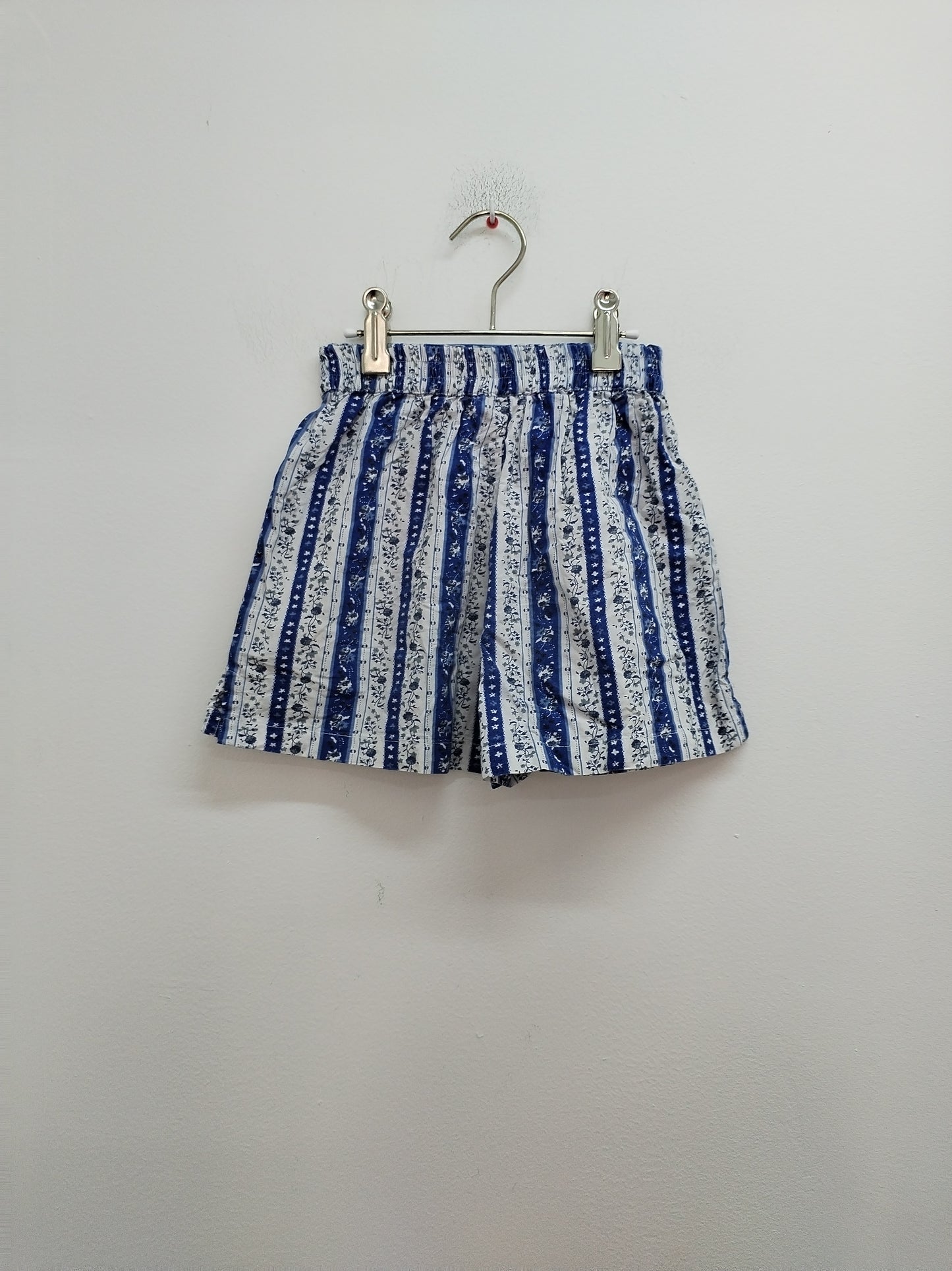 Short large Kiabi rayé bleu et blanc Taille 6 Ans