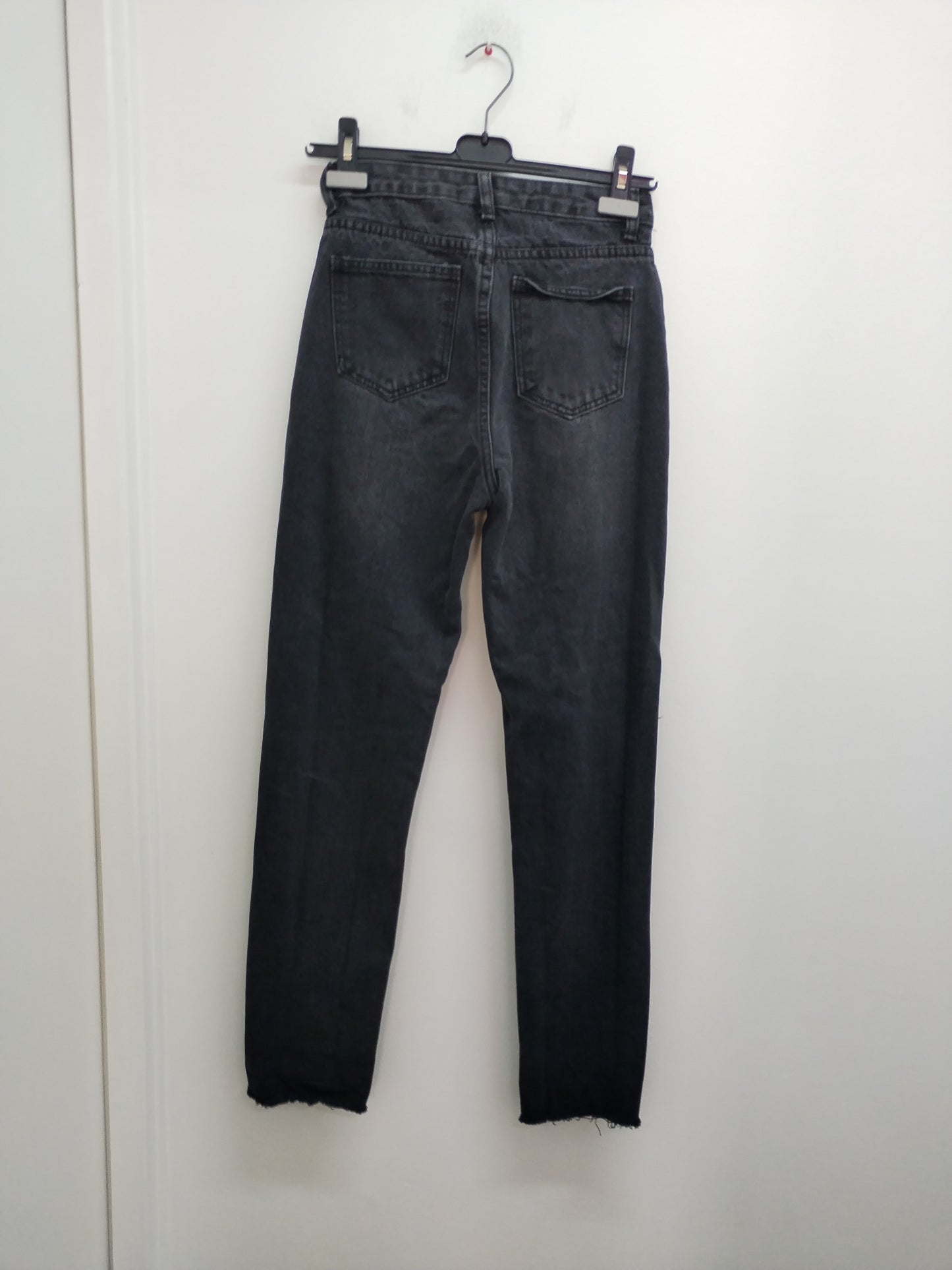 Jeans Shein noir délavé avec "trous" aux genoux Taille XS