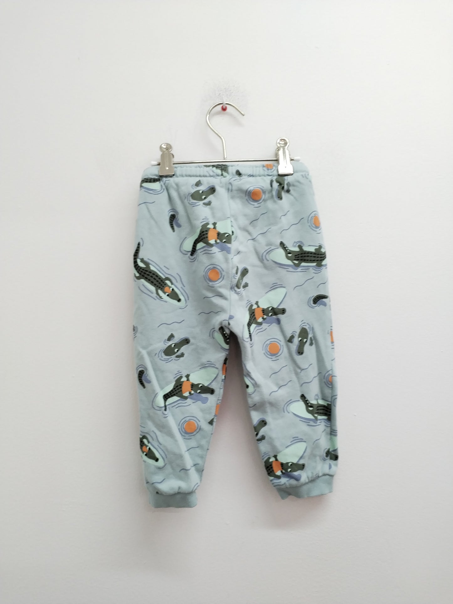Jogging Kiabi bleu clair motifs crocodile Taille 24 Mois