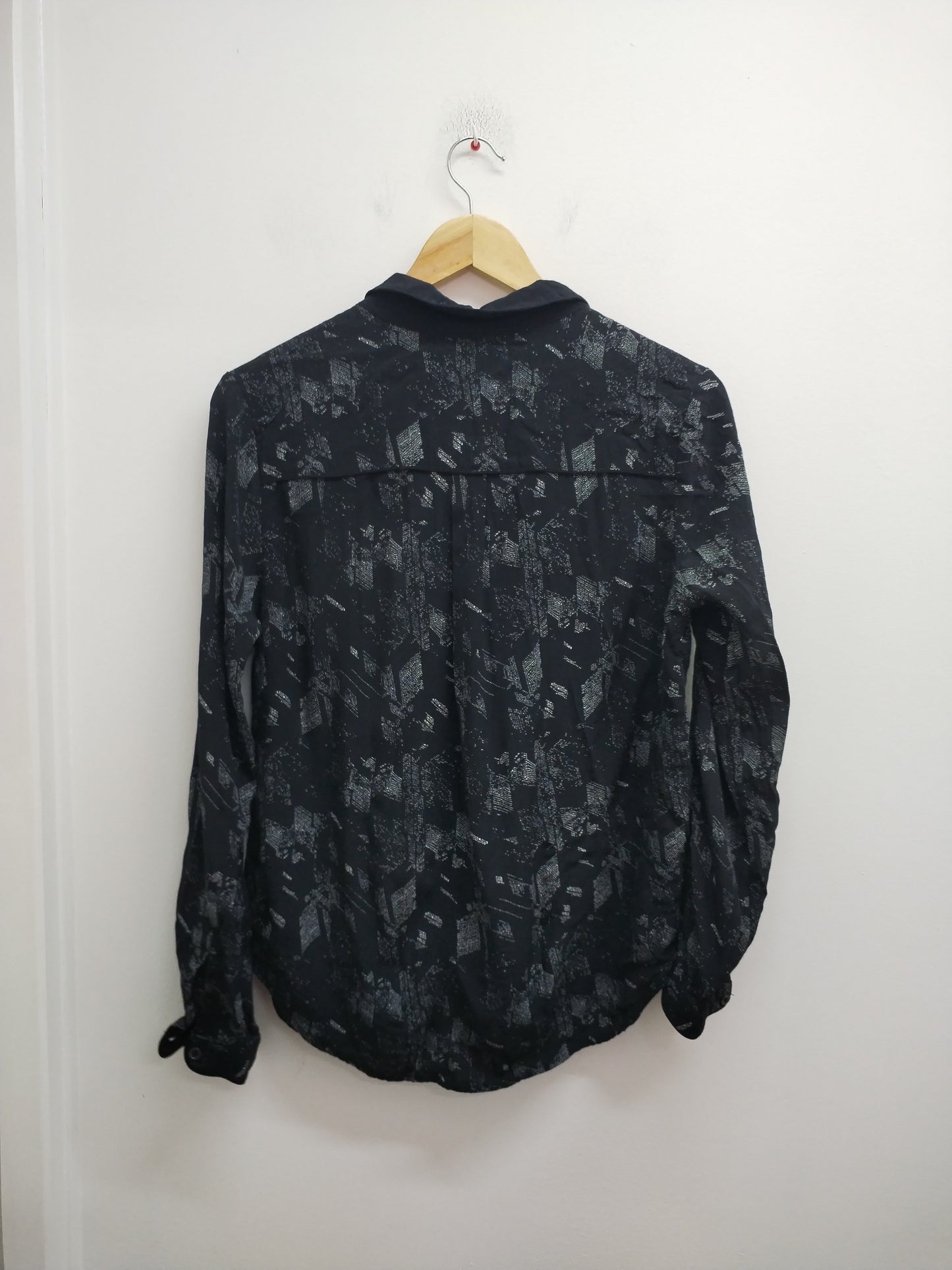 Chemise MKT Studio noir à motifs blancs Taille M