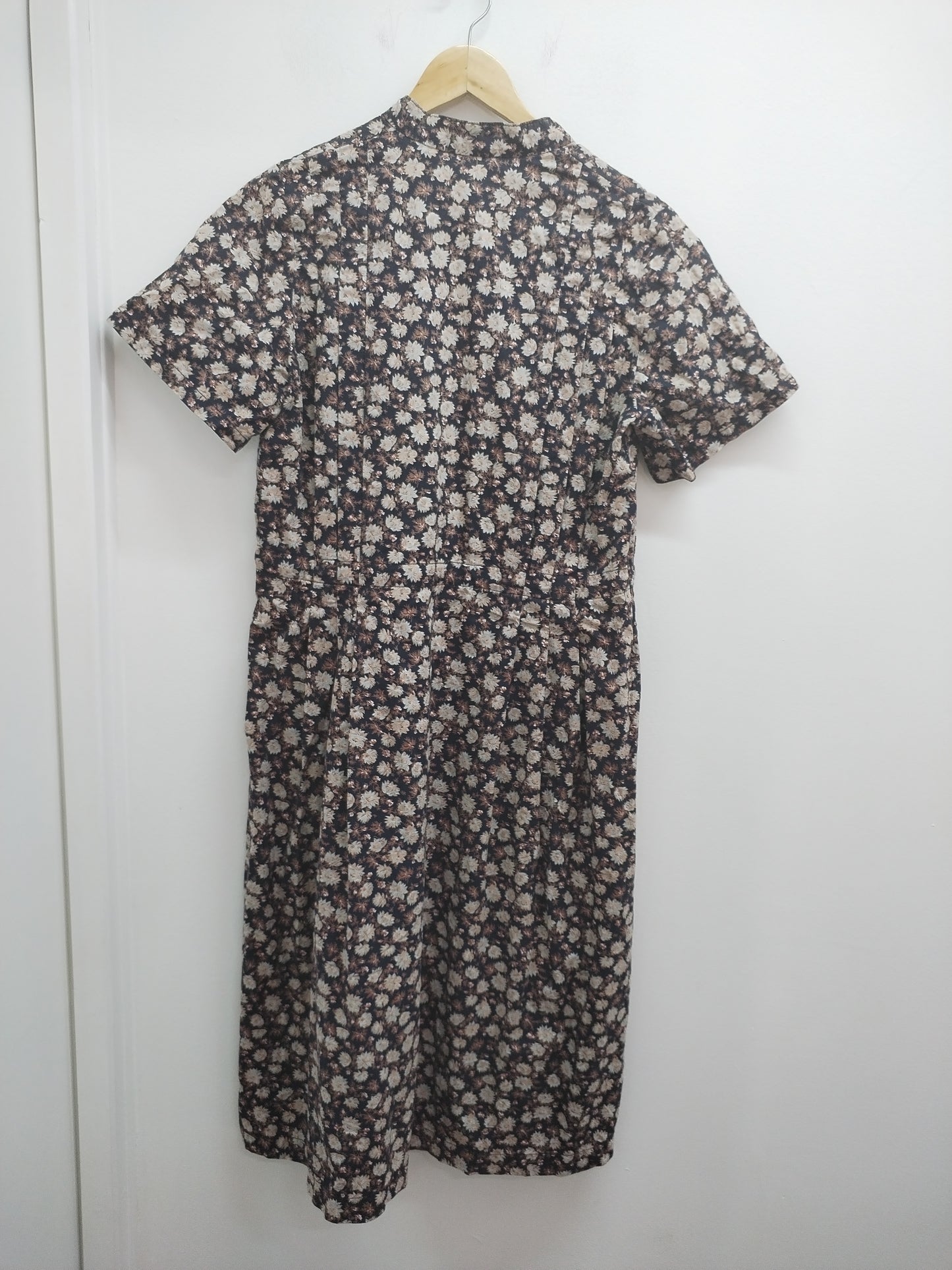 Robe manches courtes noire fleurie Taille L