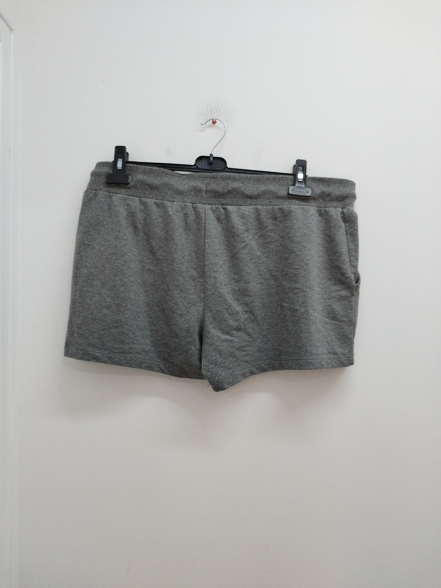 Short Kiabi gris Taille 46