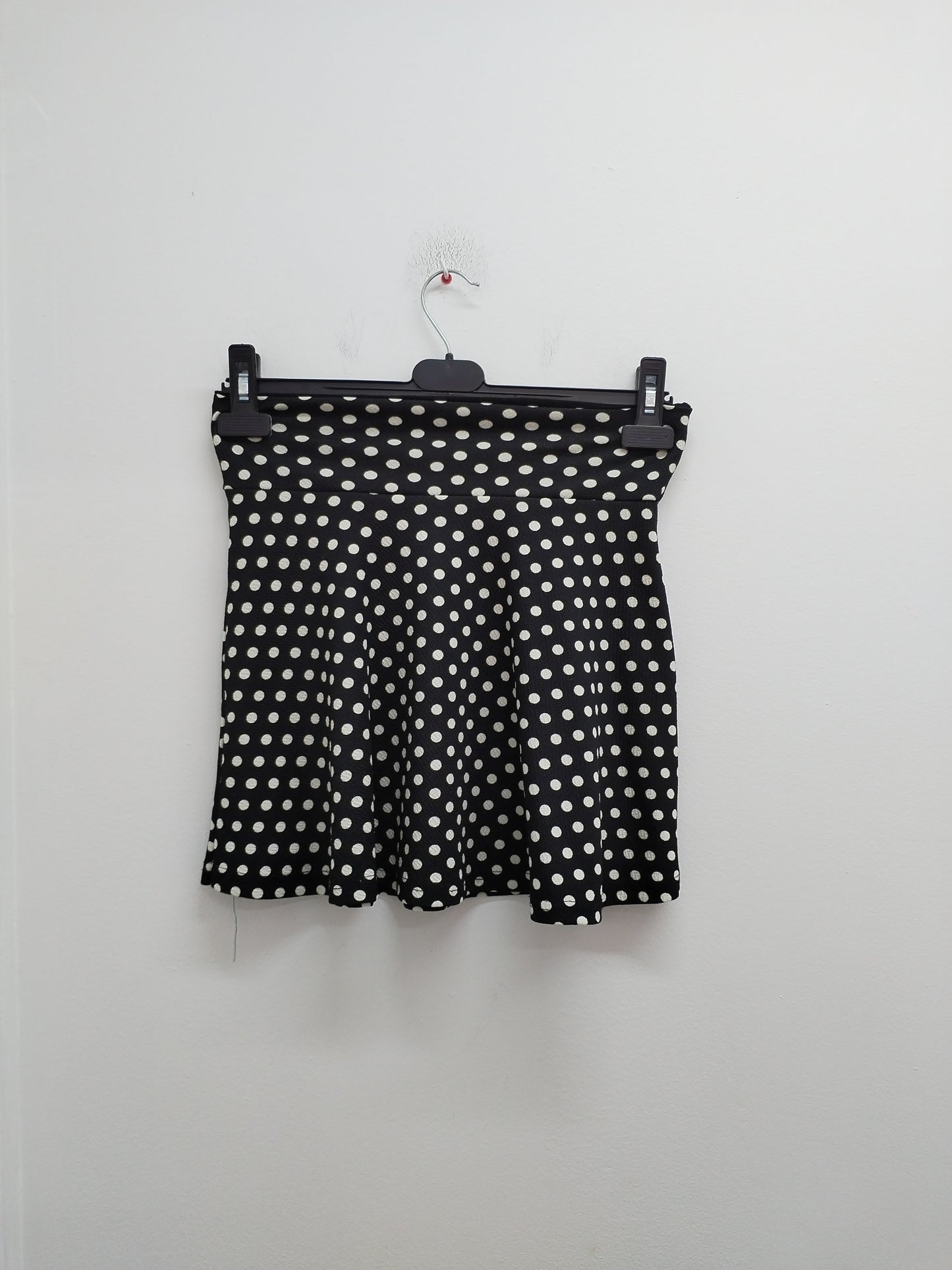 Mini-jupe Red Queen noir à pois blancs Taille 36