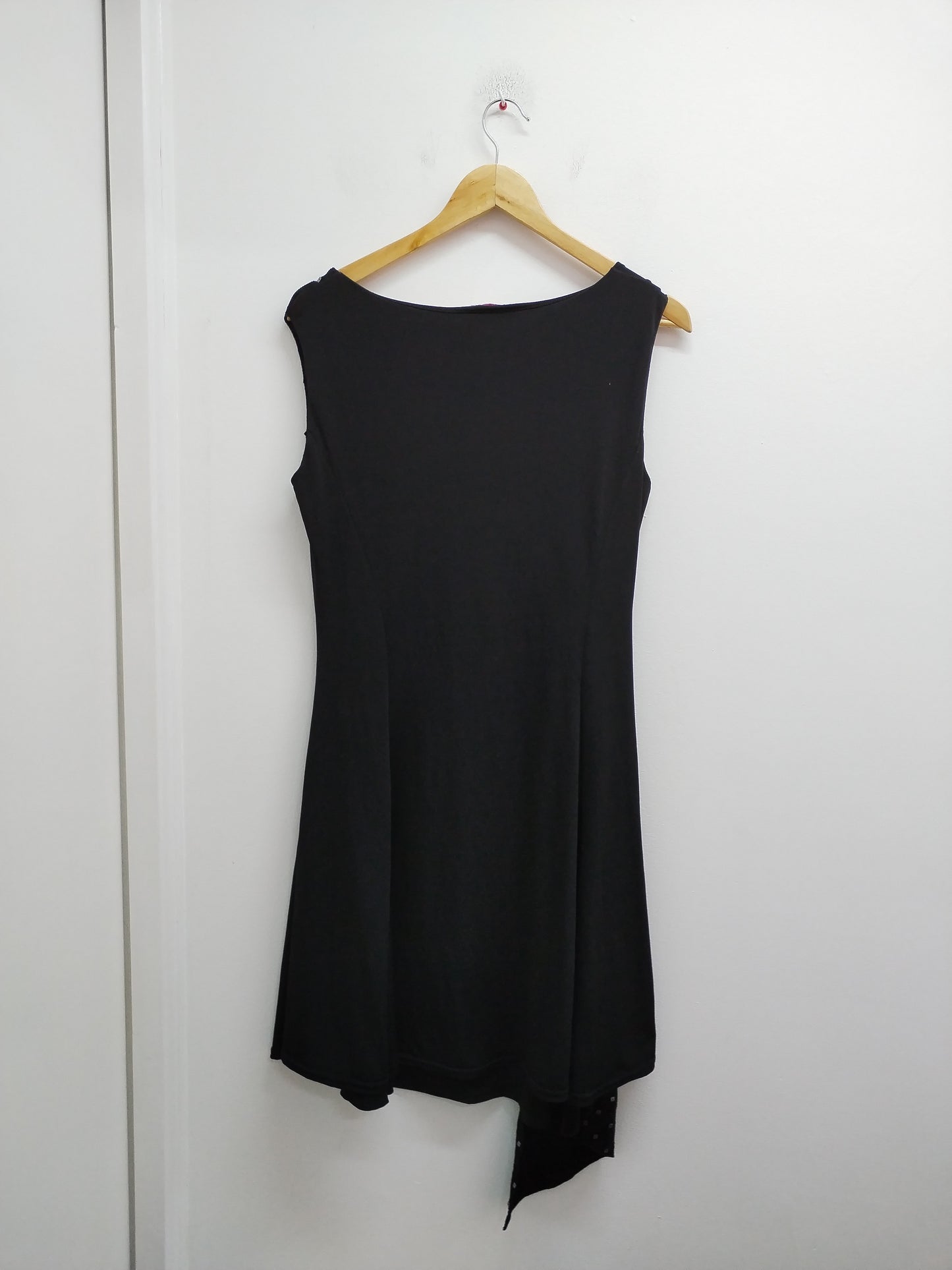 Robe sans manche asymétrique Dass & Co noire avec strass Taille L