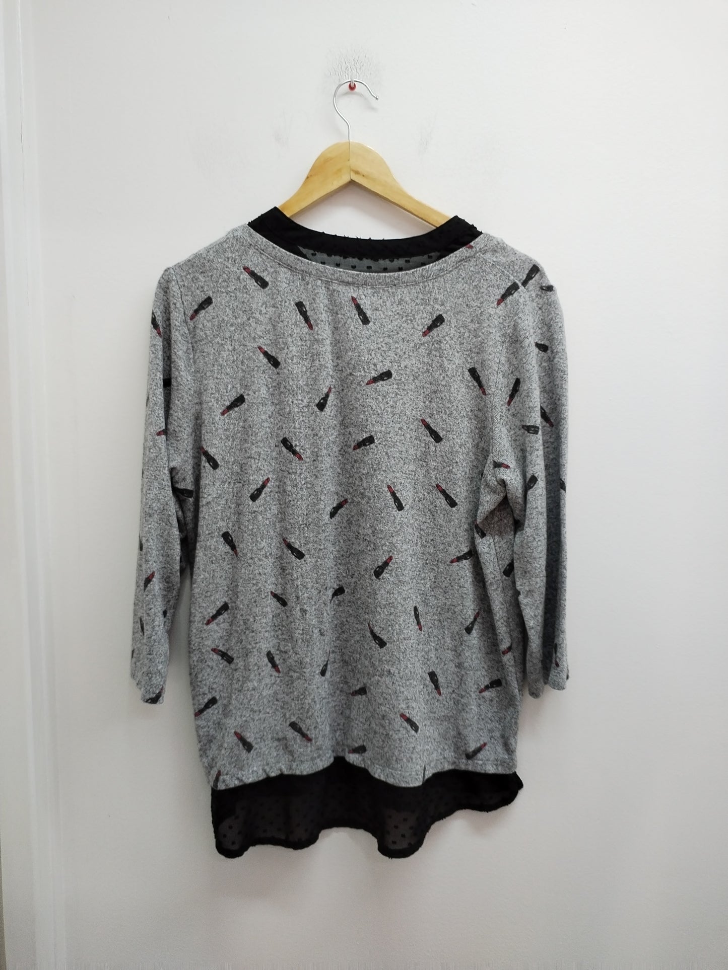 Pull chemise manches 3/4 gris chiné et noir avec motifs "rouge à lèvres" Taille XL