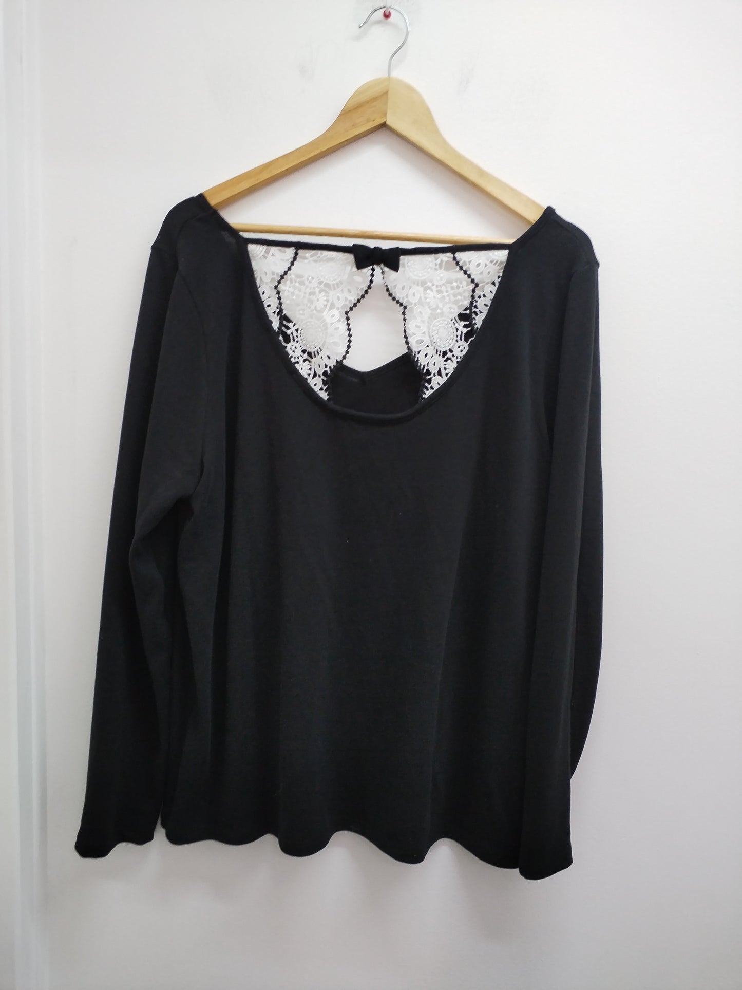 Pull fin Grain de Malice noir avec dentelle blanche Taille XL
