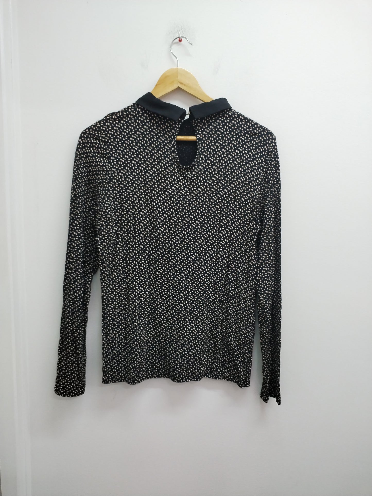 T-shirt manches longues avec col Kiabi noir à pois blancs Taille L