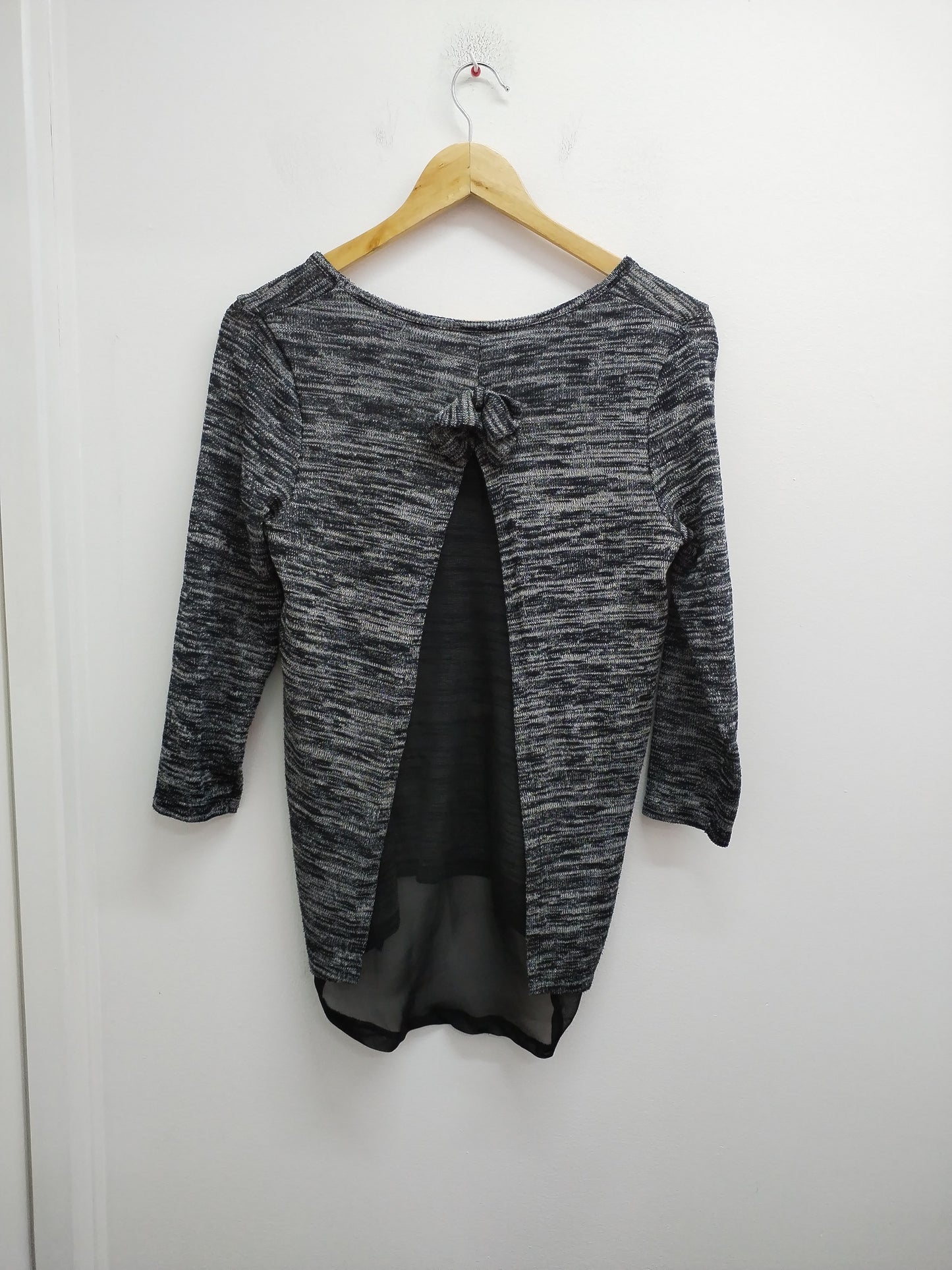 Pull fin manches 3/4 noir chiné avec voile dans le dos Taille S