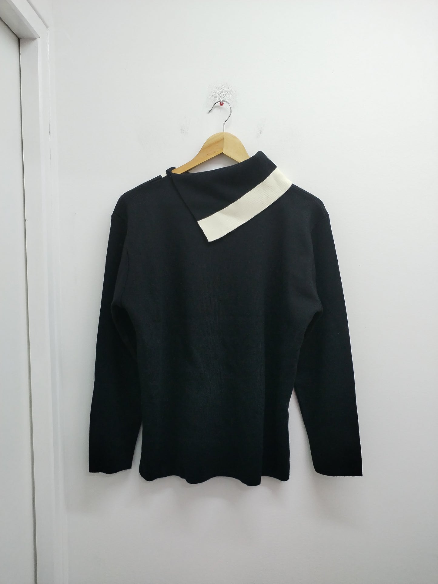 Pull avec col Créations Tabel noir et blanc avec strass Taille XL