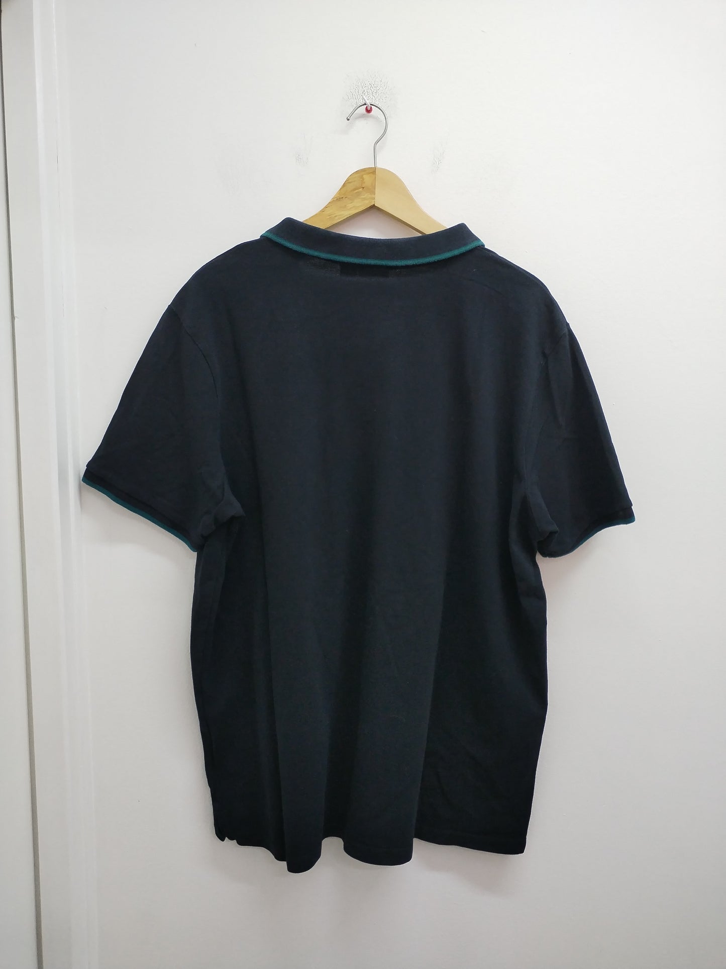 Polo Livergy noir avec liseré vert Taille XL