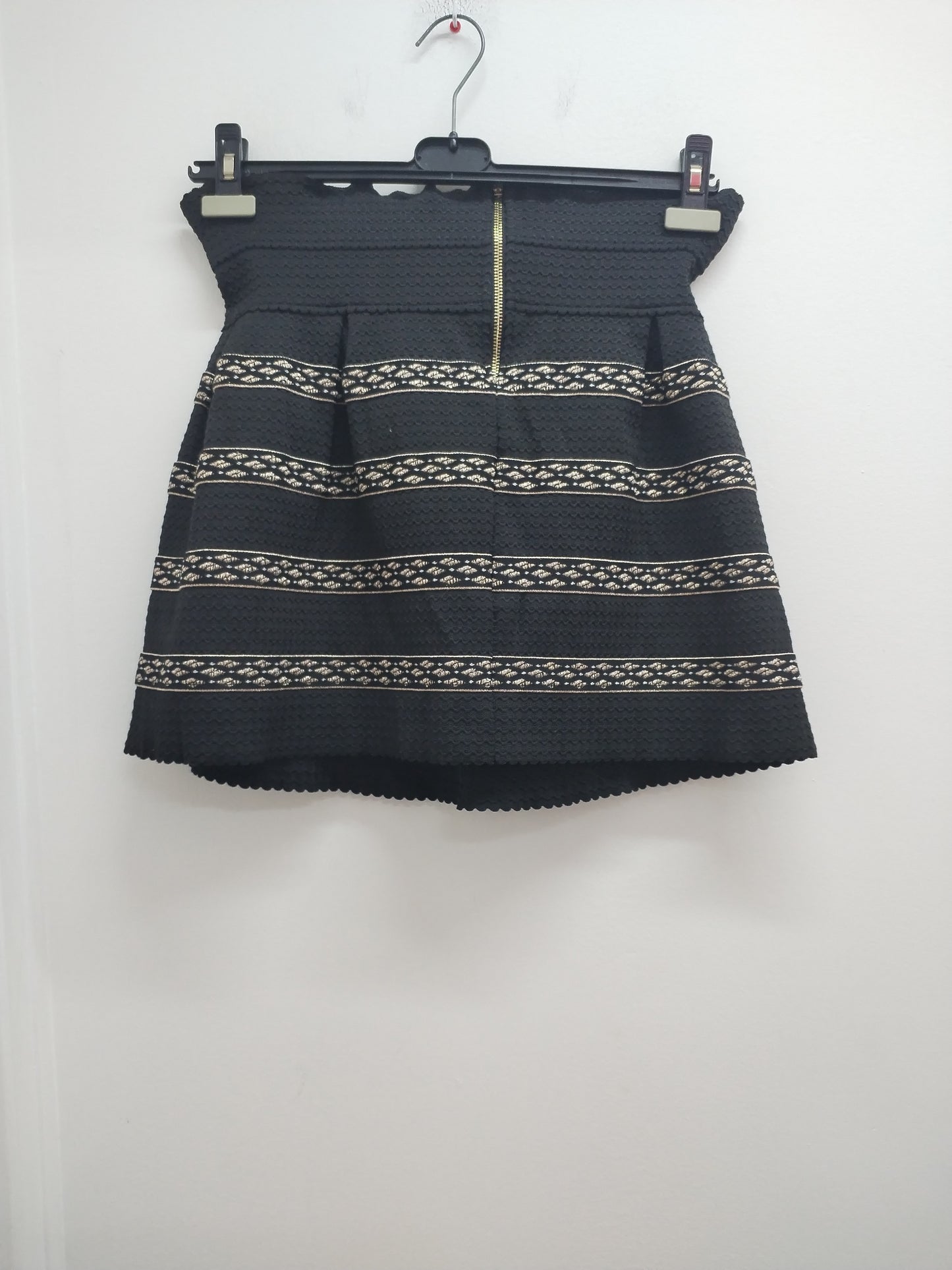 Jupe plissée Cache-Cache noire et argentée Taille 38