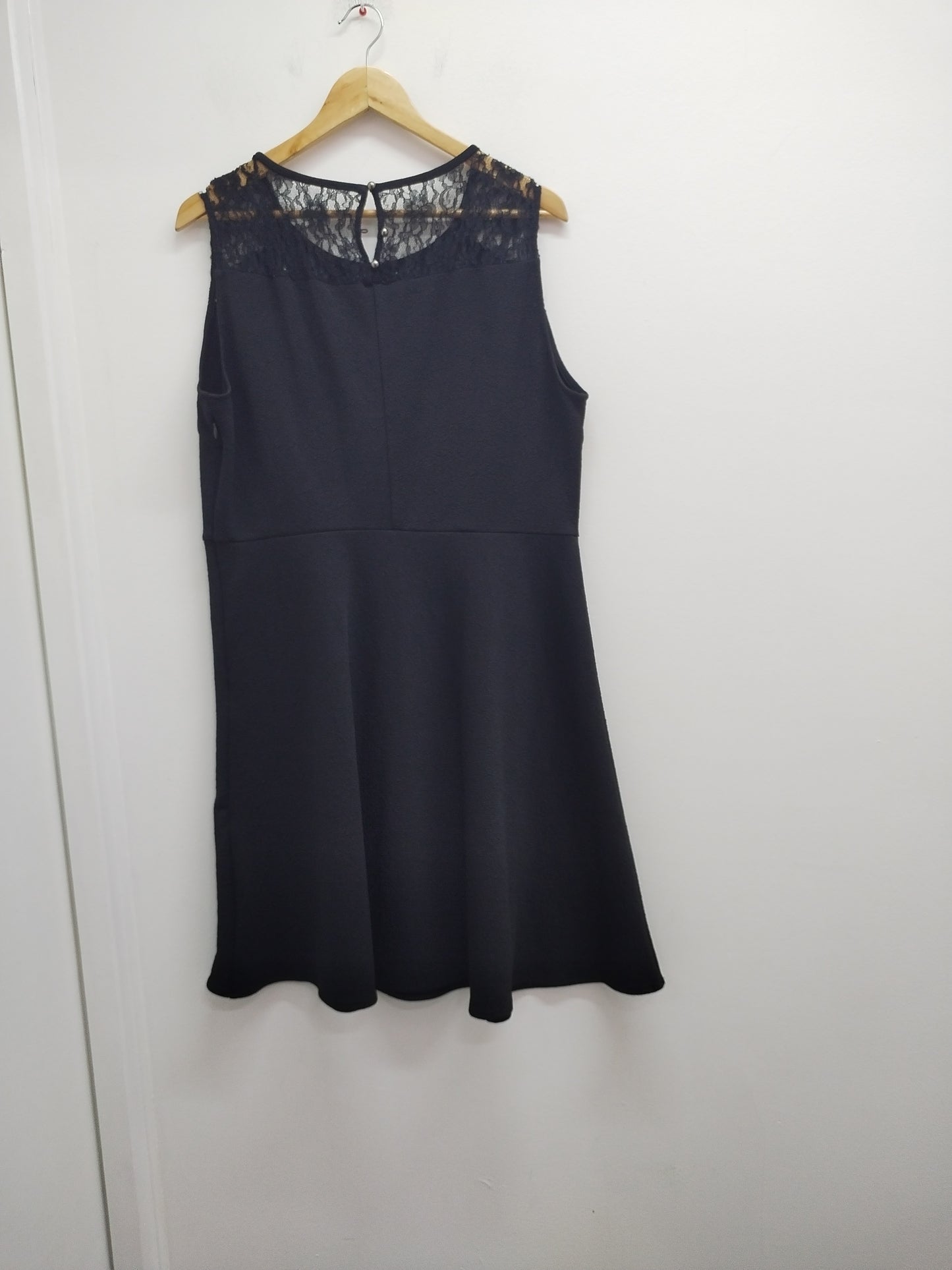 Robe sans manche noire avec dentelle Taille XL