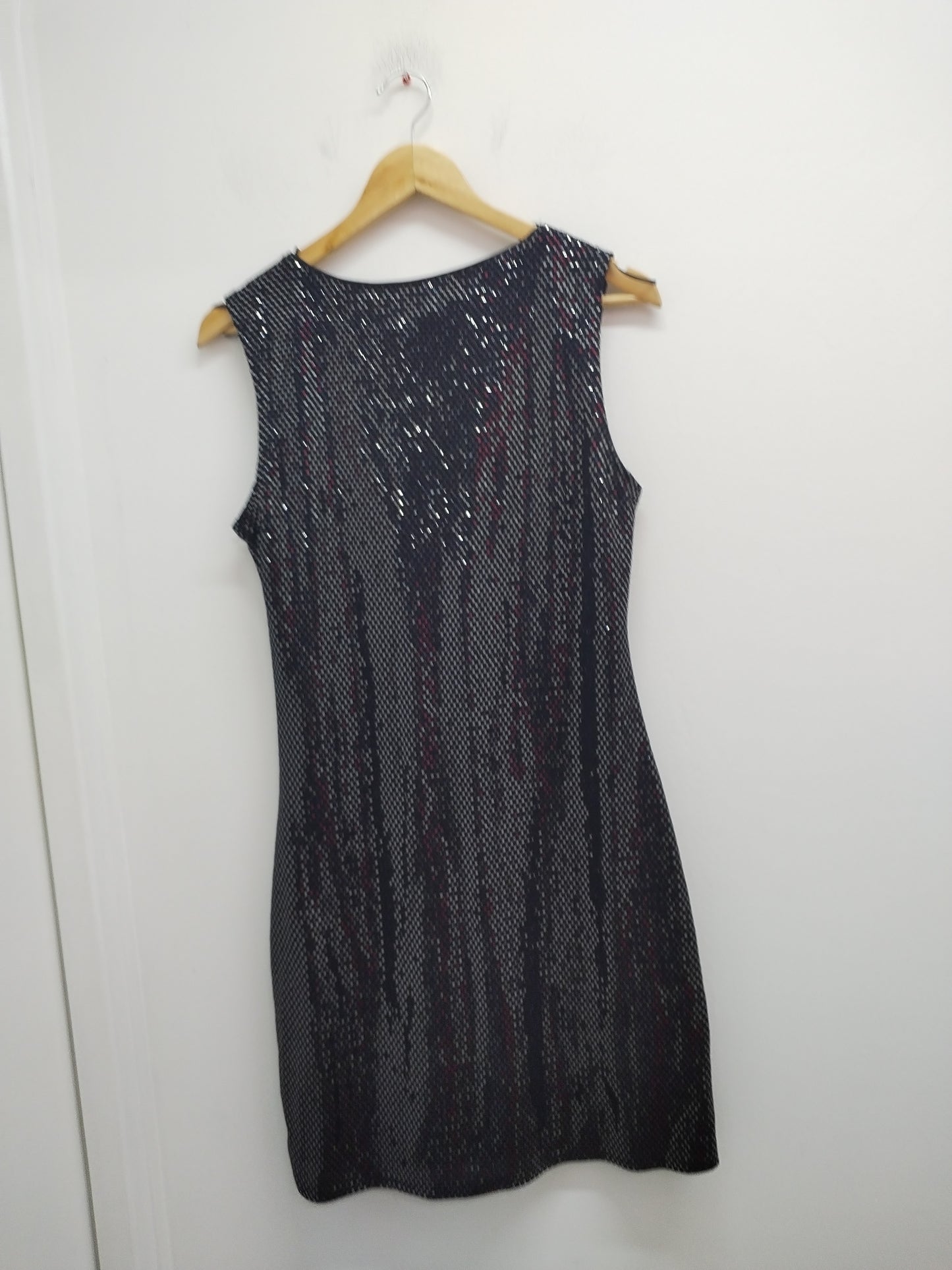 Robe sans manche Cache-Cache noire avec sequins argentés et rouge Taille 40