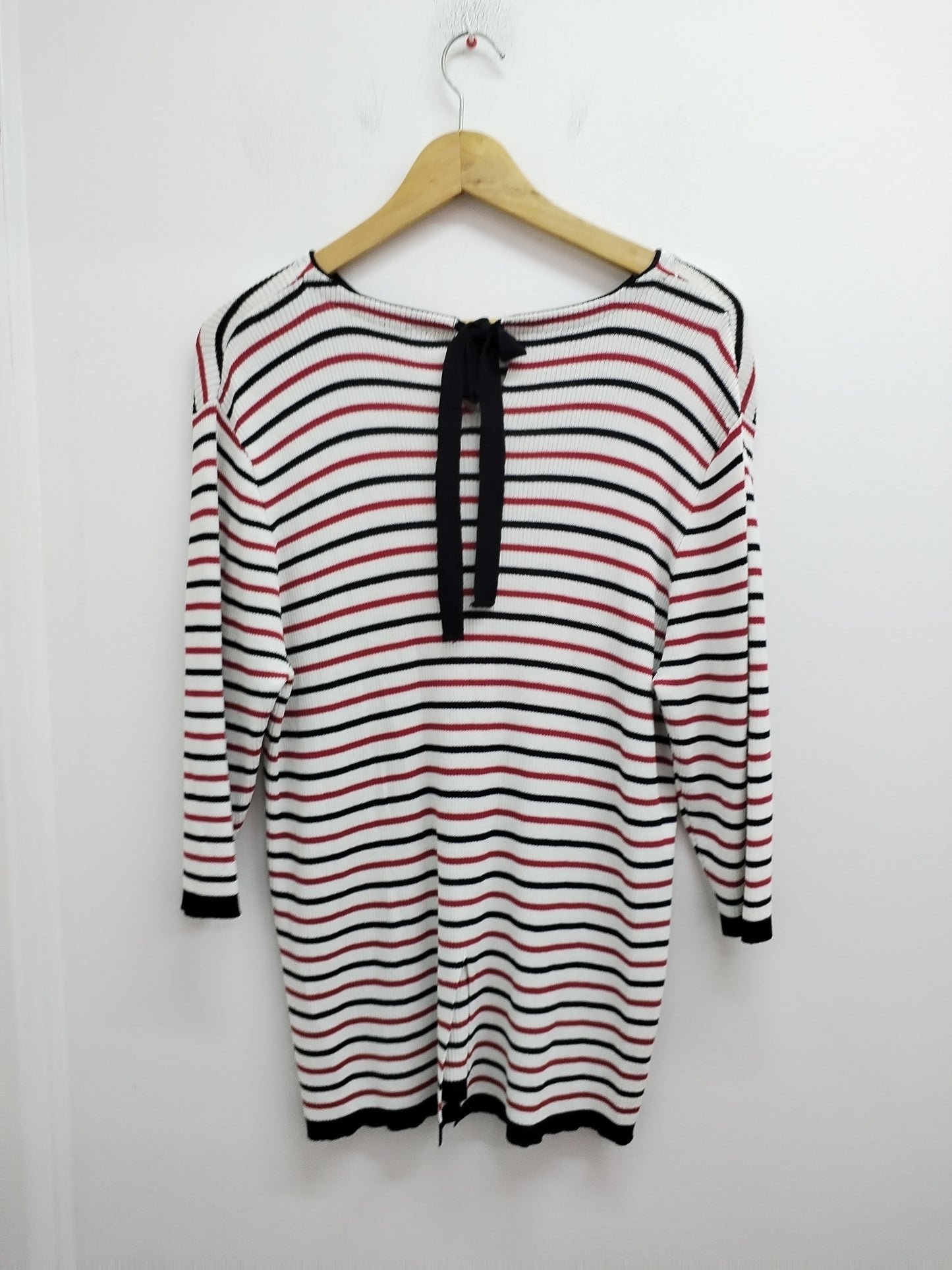 Pull manches 3/4 blanc rayé noir et rouge Taille L