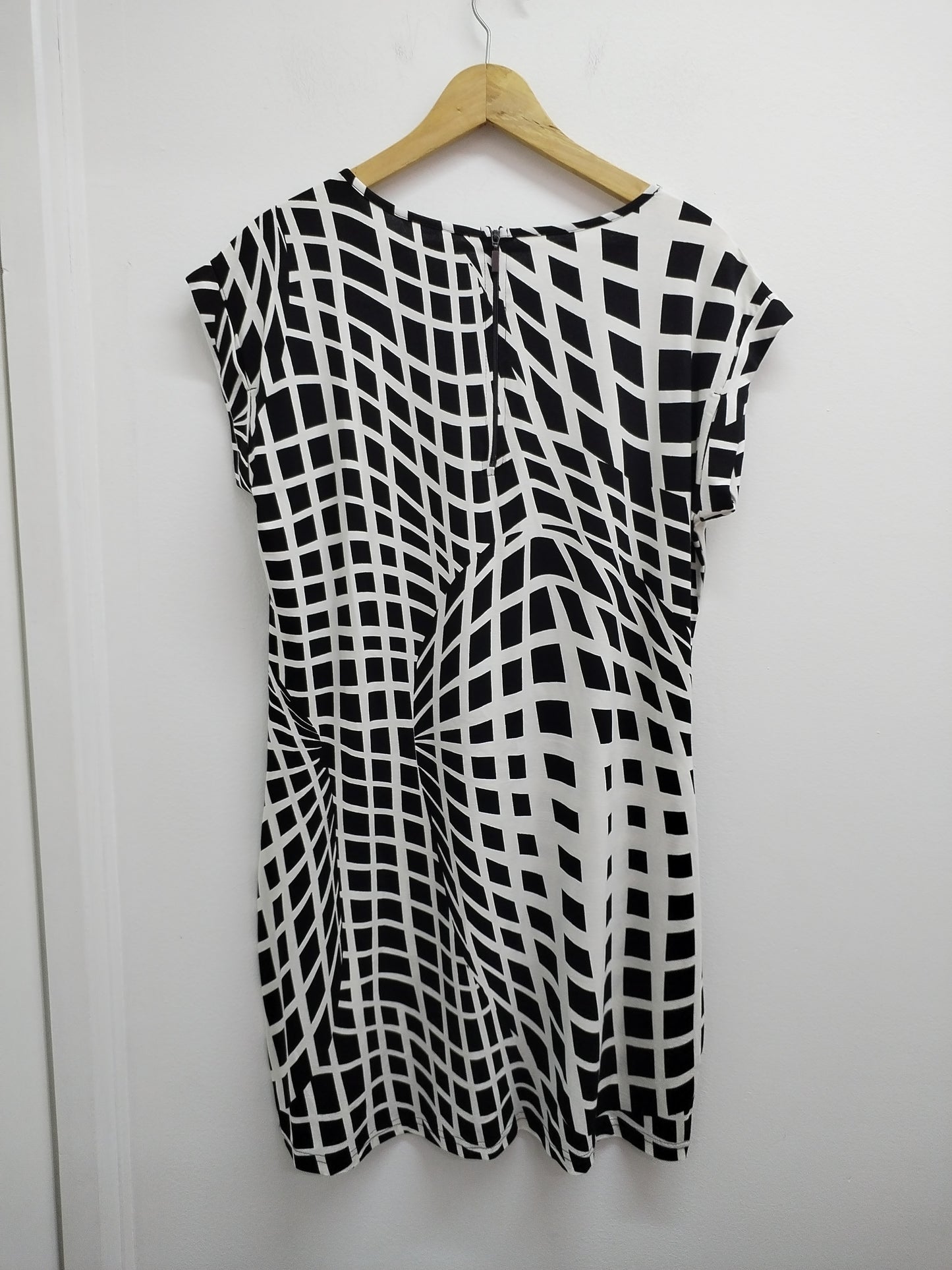 Robe manches courtes noire et blanche Taille L