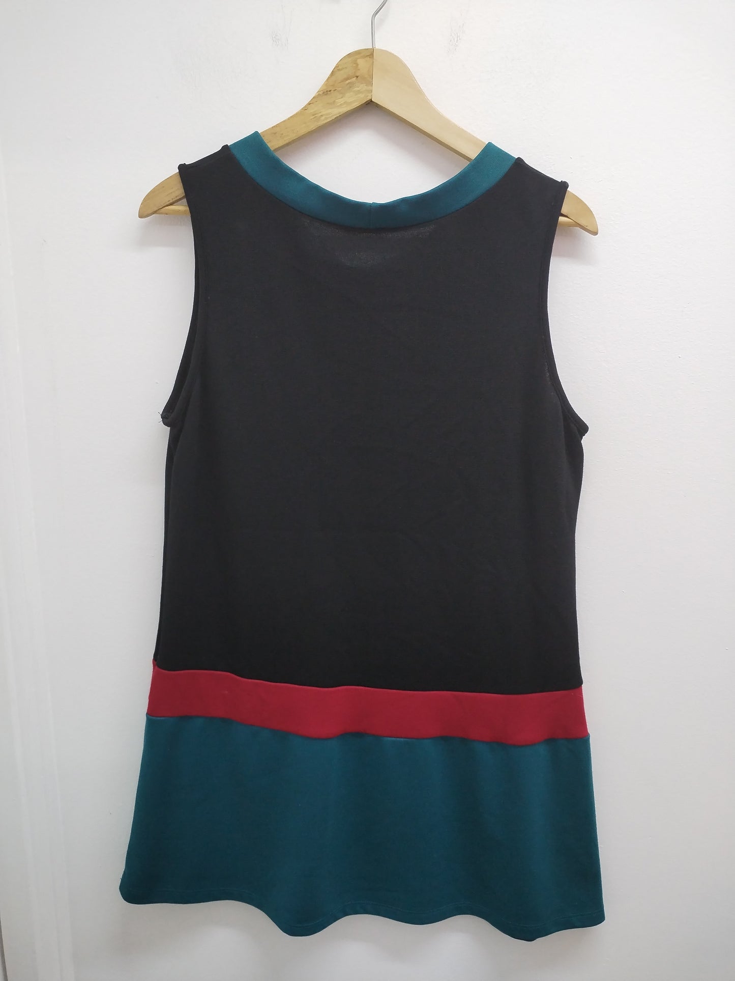 Robe tunique sans manches noire, rouge et verte Taille M