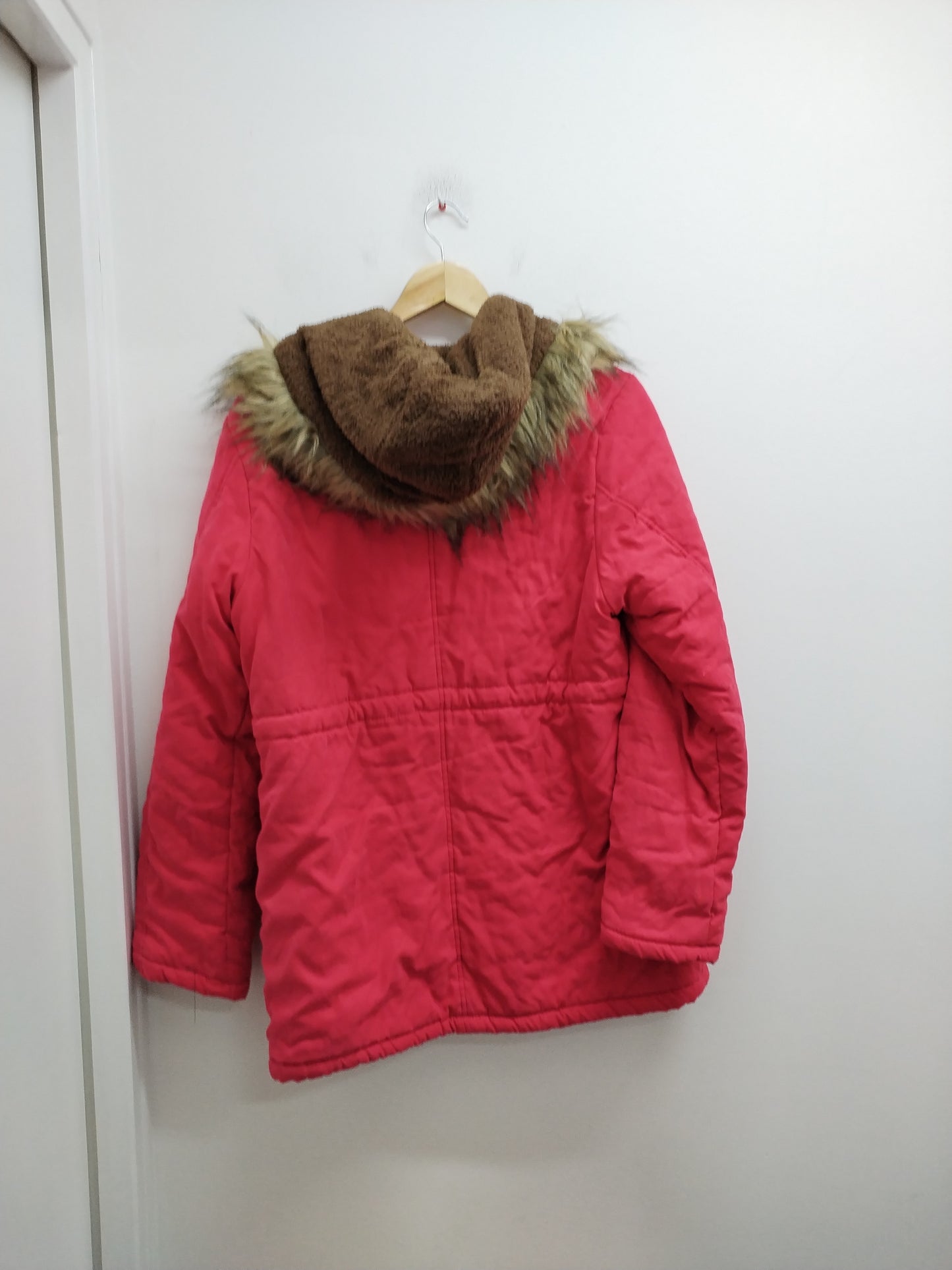 Manteau fourré avec capuche rouge Taille L