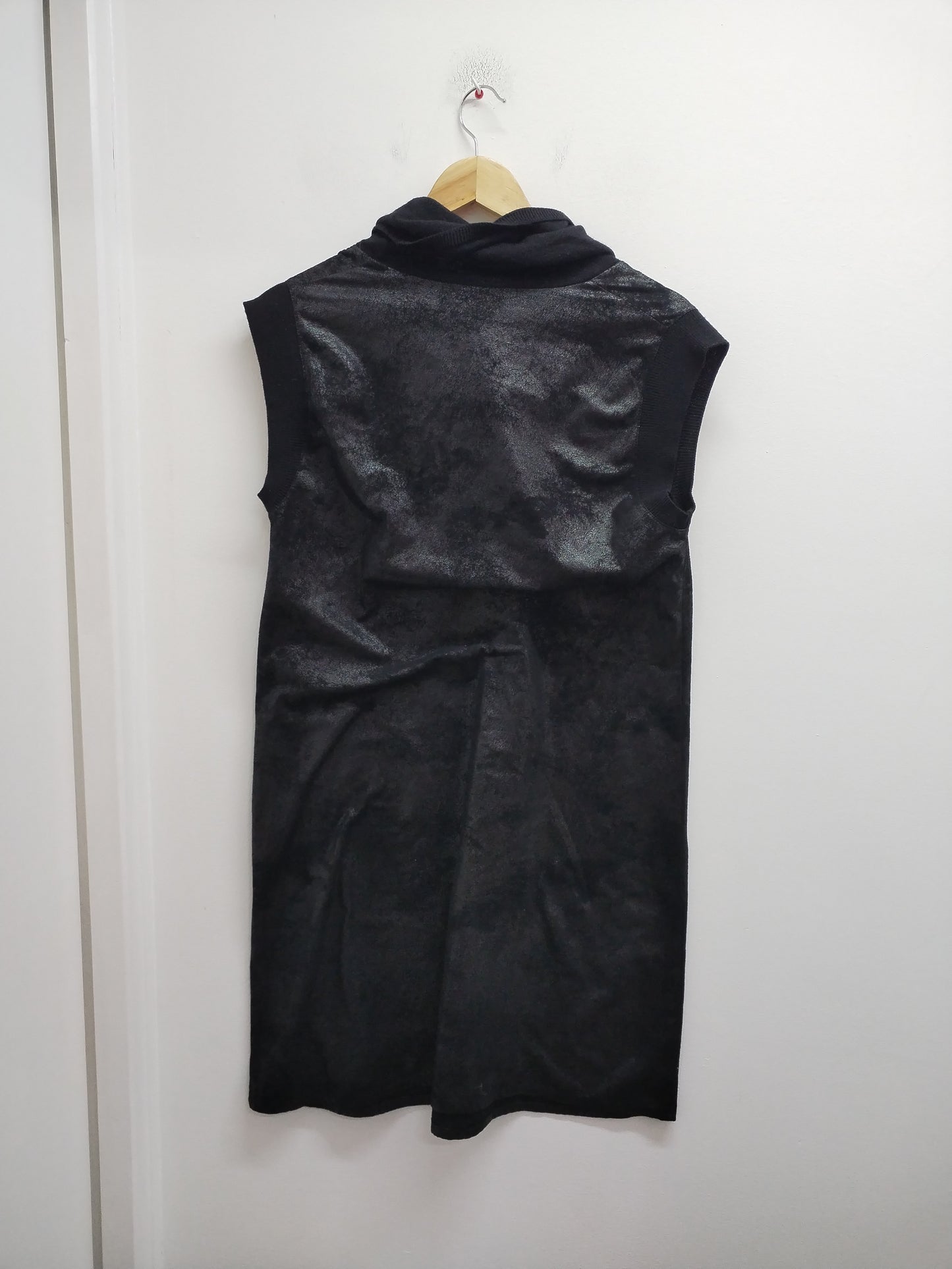 Robe manches courtes avec col Petit Baigneur noire brillante Taille 40
