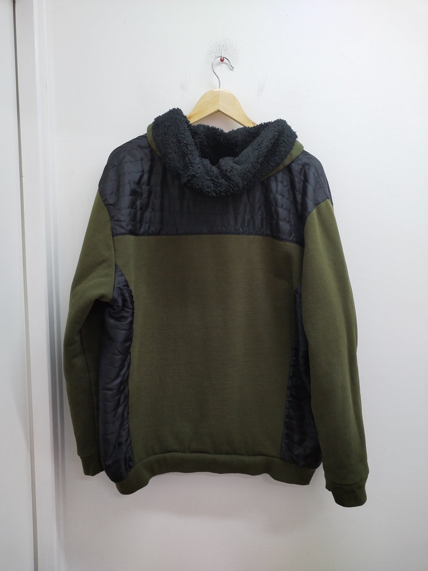 Veste avec capuche doublée polaire kaki et noire Taille XL