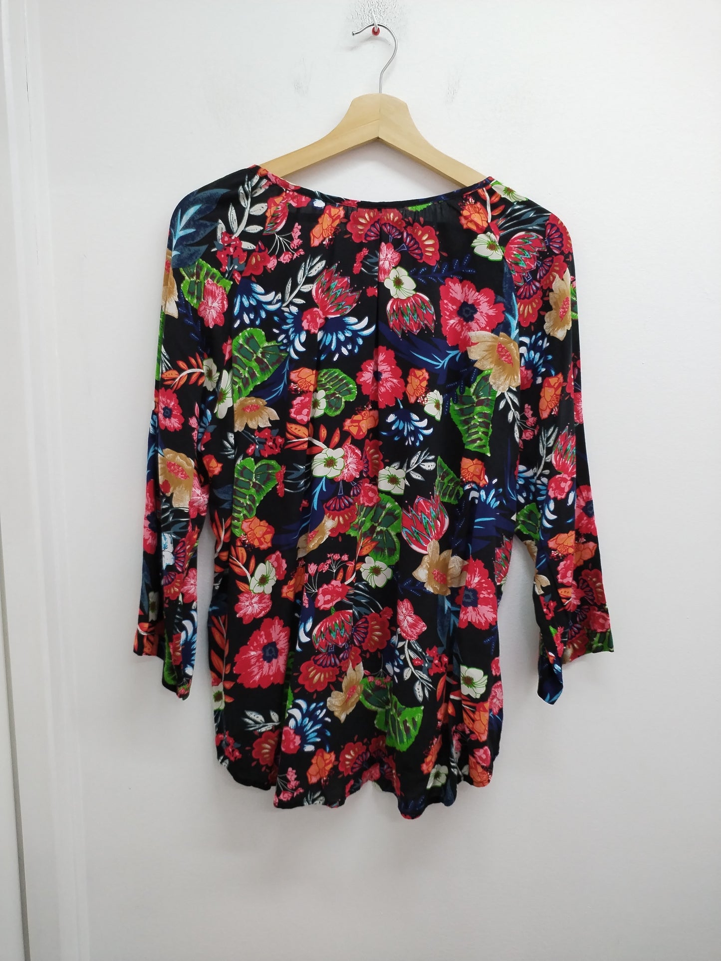 Tunique manches 3/4 noire fleurie Taille XL
