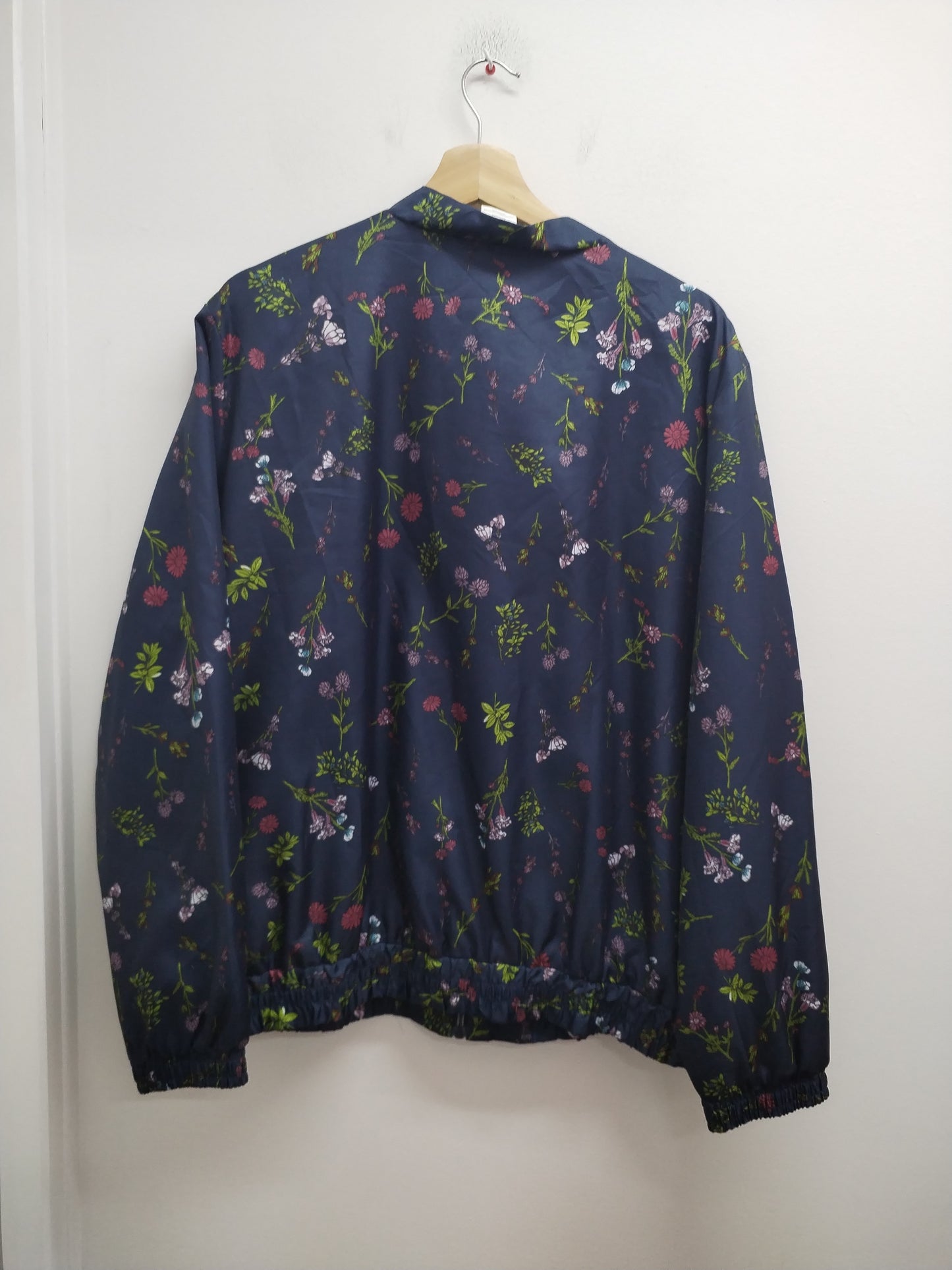 Veste légère zippée Nathalie Andersen marine fleurie Taille 50/52