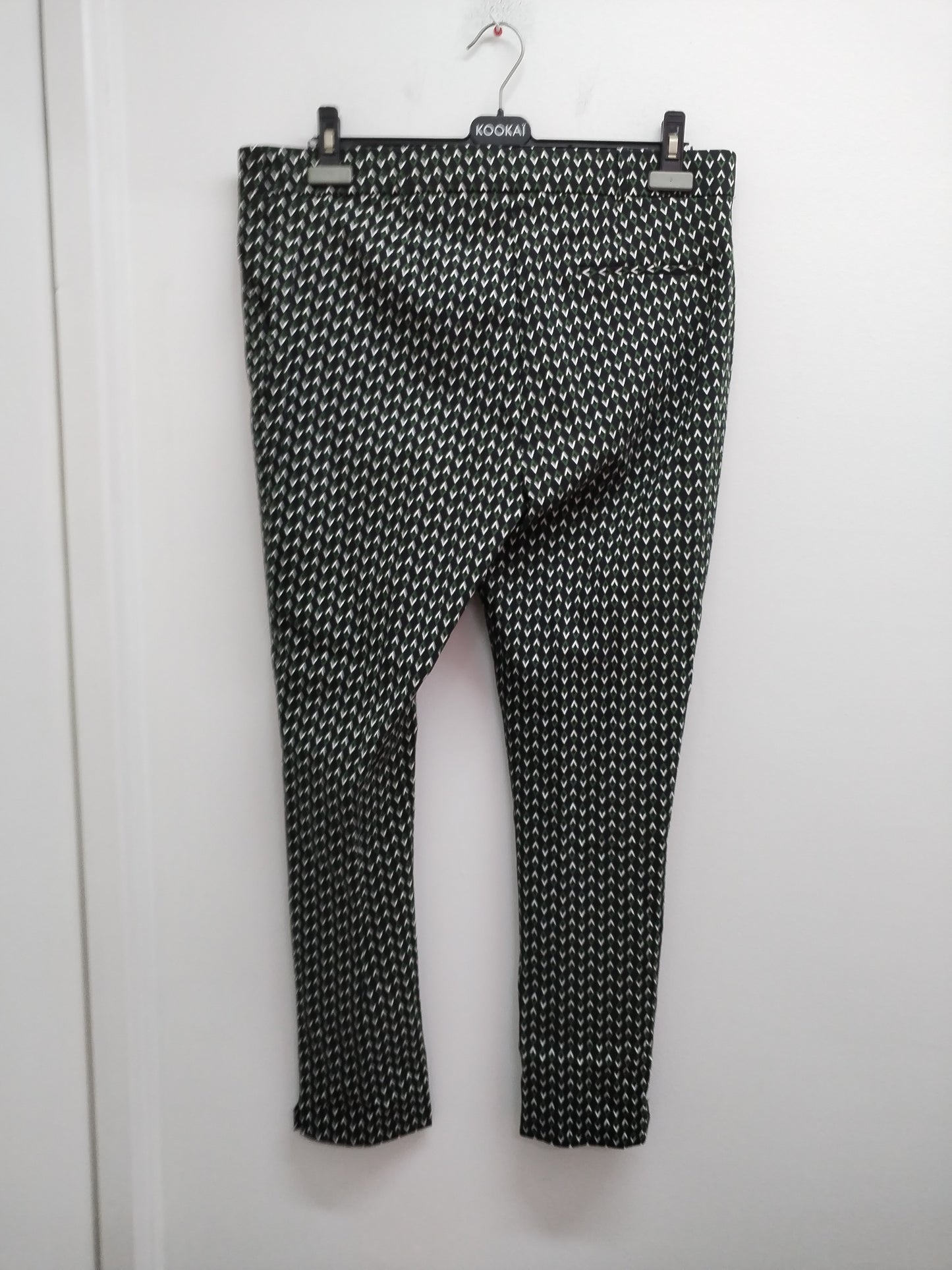 Pantalon noir avec motifs losanges Taille 48