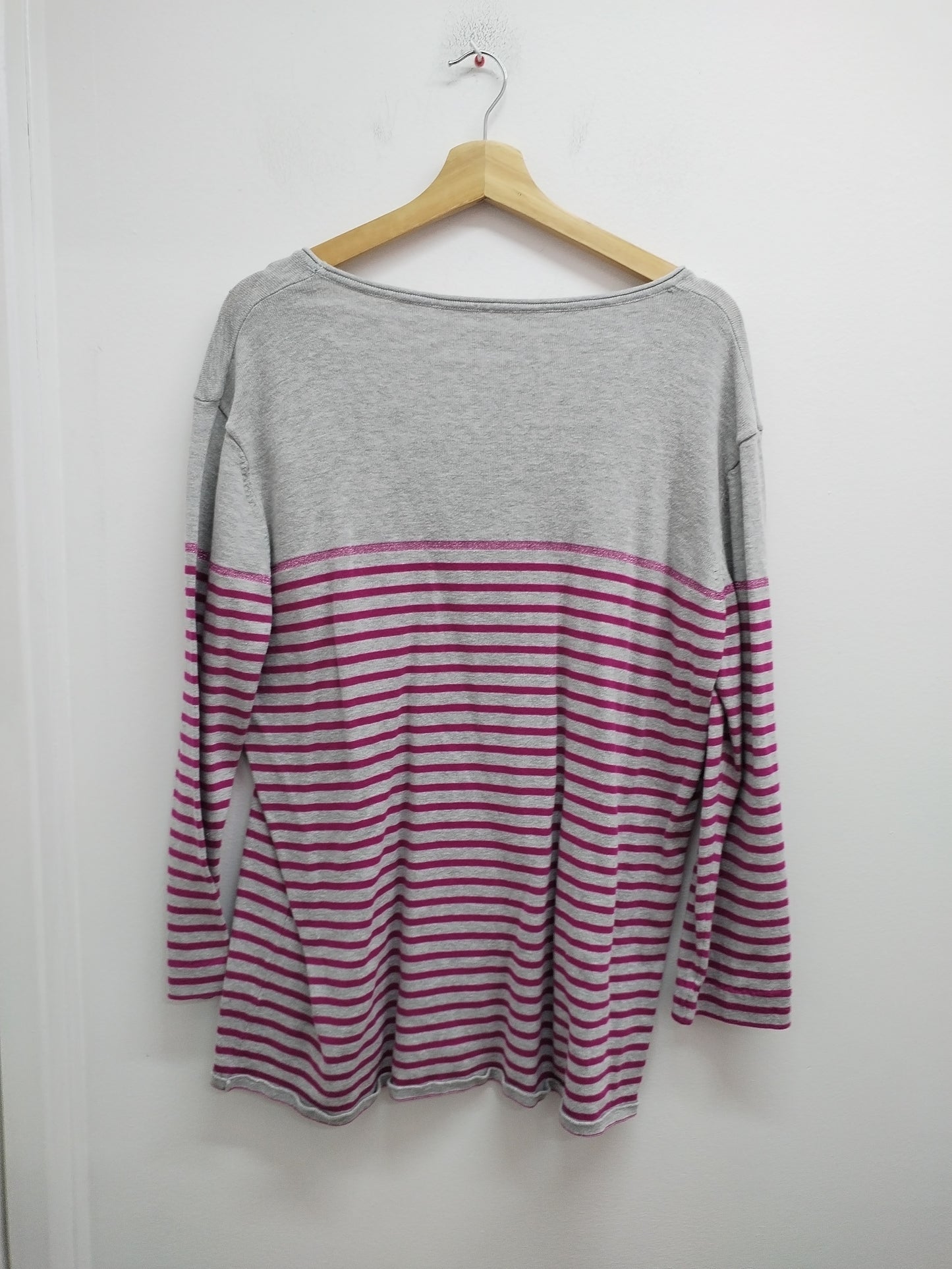 Pull fin gris à rayures roses Taille XL