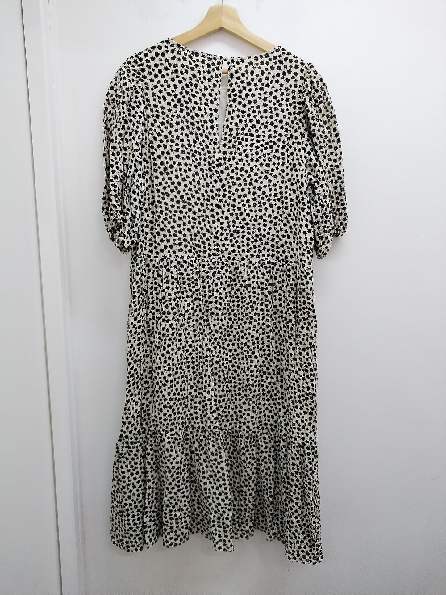 Robe longue manches courtes H&M beige fleurie Taille M