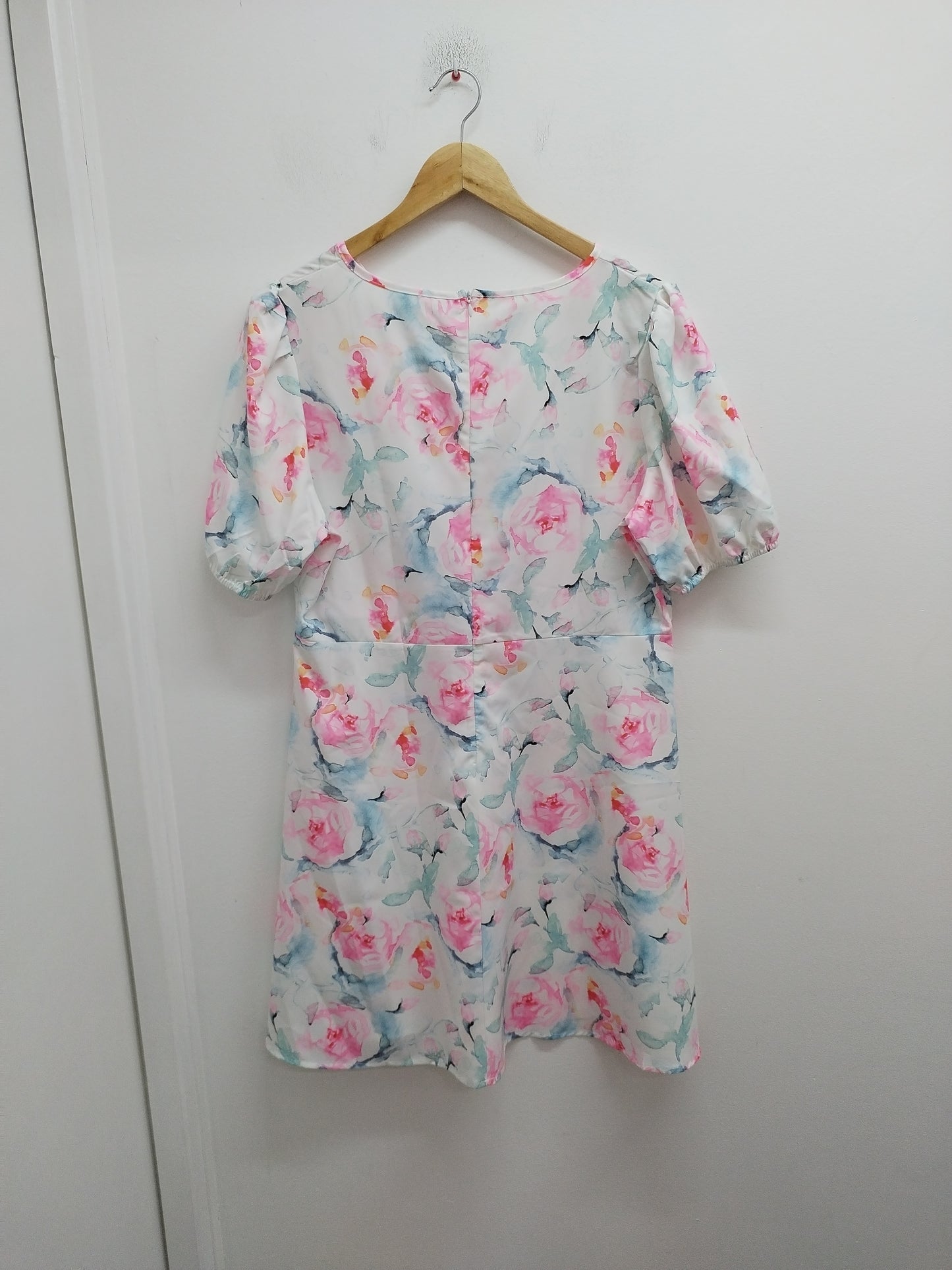 Robe Manches Courtes Blanche Fleurie – Taille M