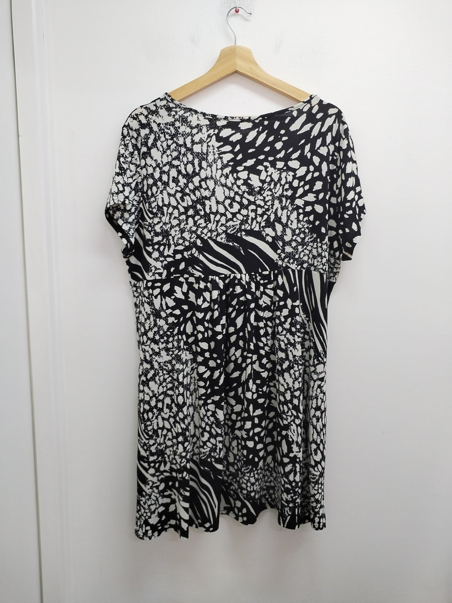 Robe manches courtes noire et blanche à motifs Taille 2XL