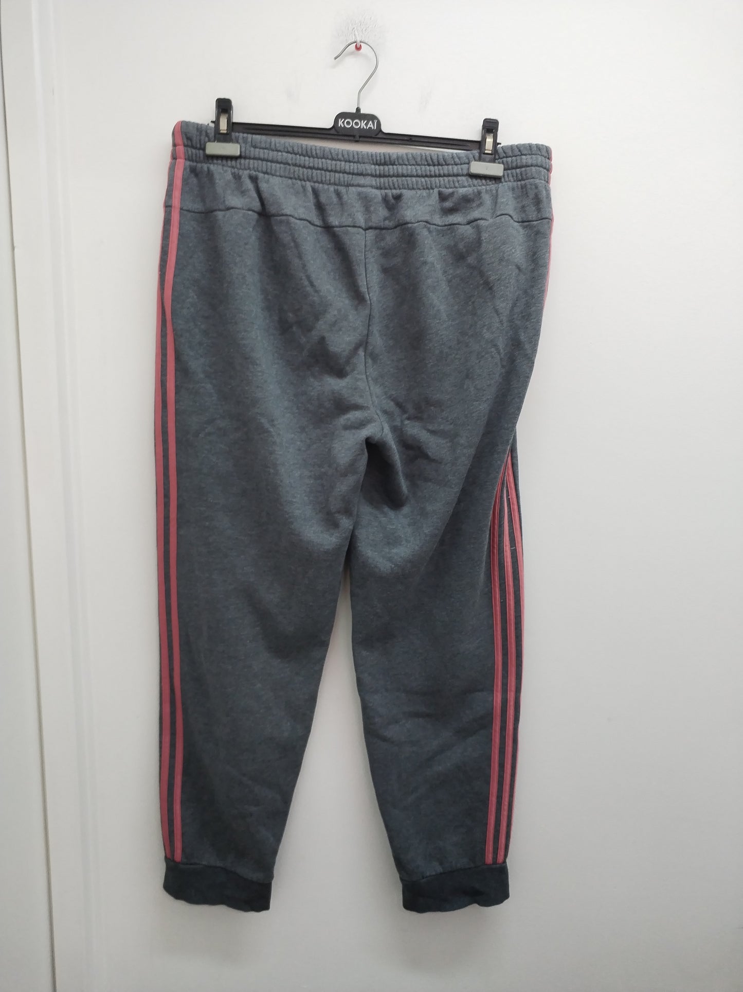 Jogging Adidas gris foncé avec bande rose Taille 2XL