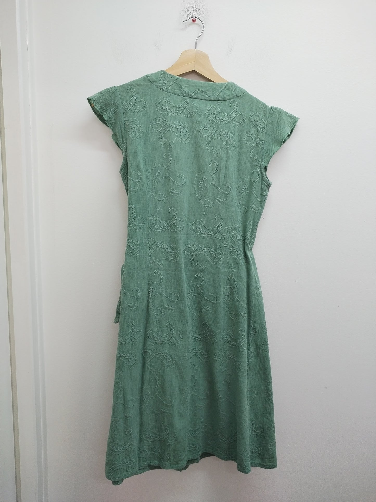 Robe manches courtes cache-cœur Mim vert d'eau avec broderie Taille 40