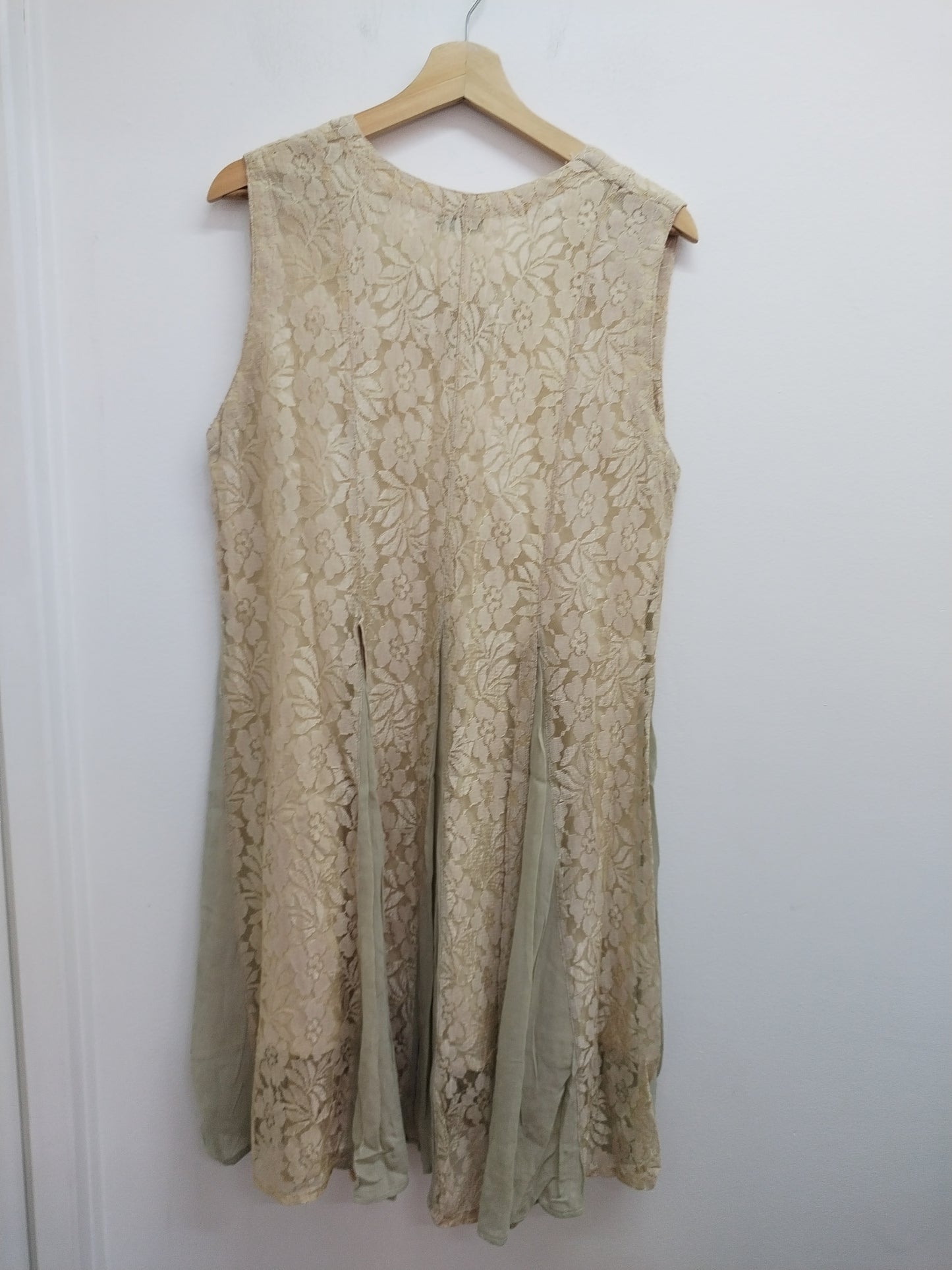 Robe sans manches Canna Mellis beige avec dentelle Taille L