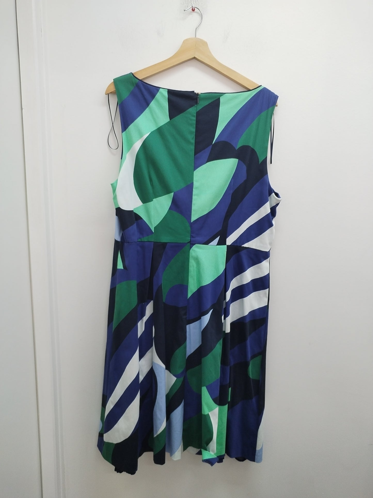 Robe sans manches Jacqueline Riu bleue, verte et blanche à motifs Taille 46