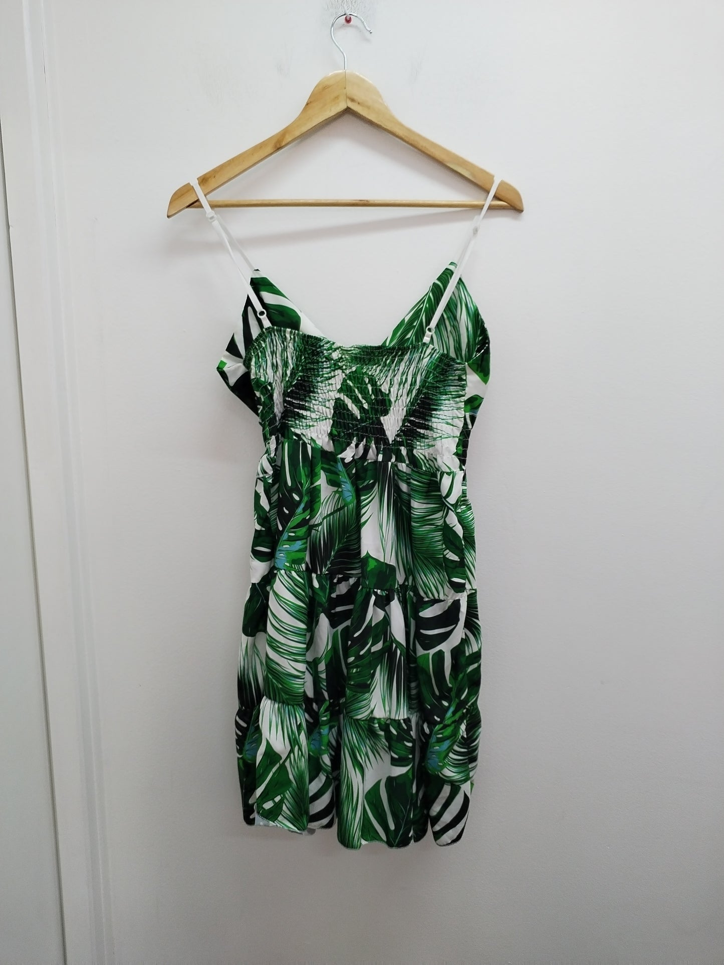 Robe à bretelles New Collection blanche à motifs feuilles Taille S