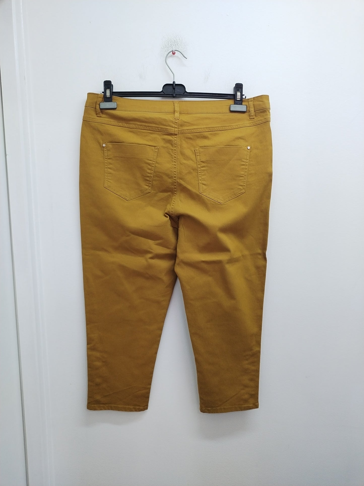 Pantacourt moutarde Taille 46