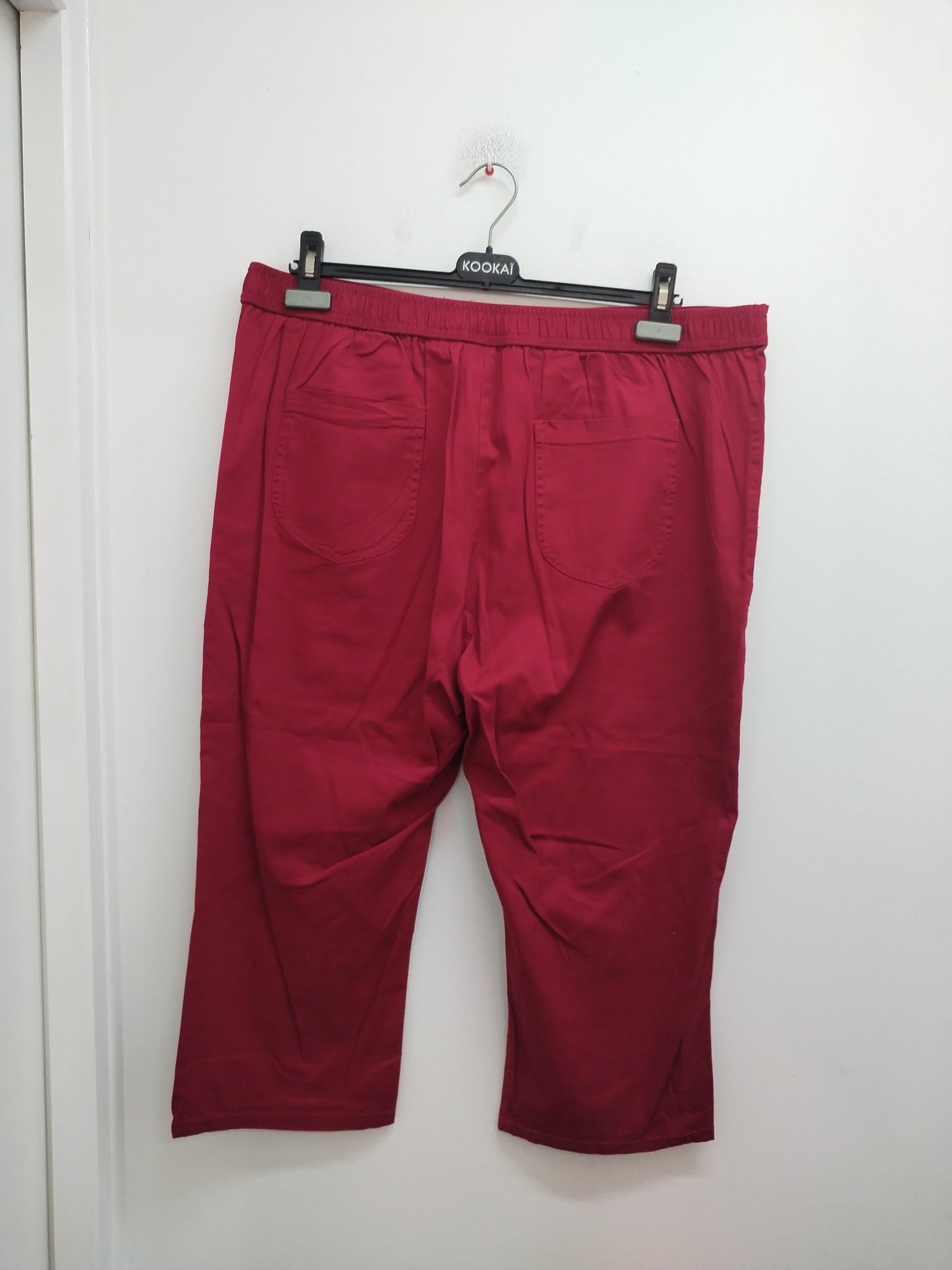Pantacourt rouge foncé Taille 48