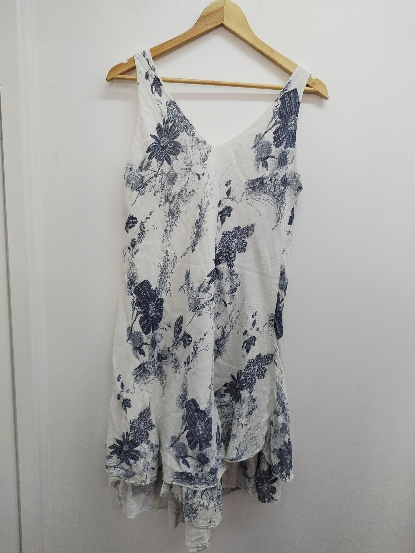 Robe sans manches blanche fleurie Taille XL